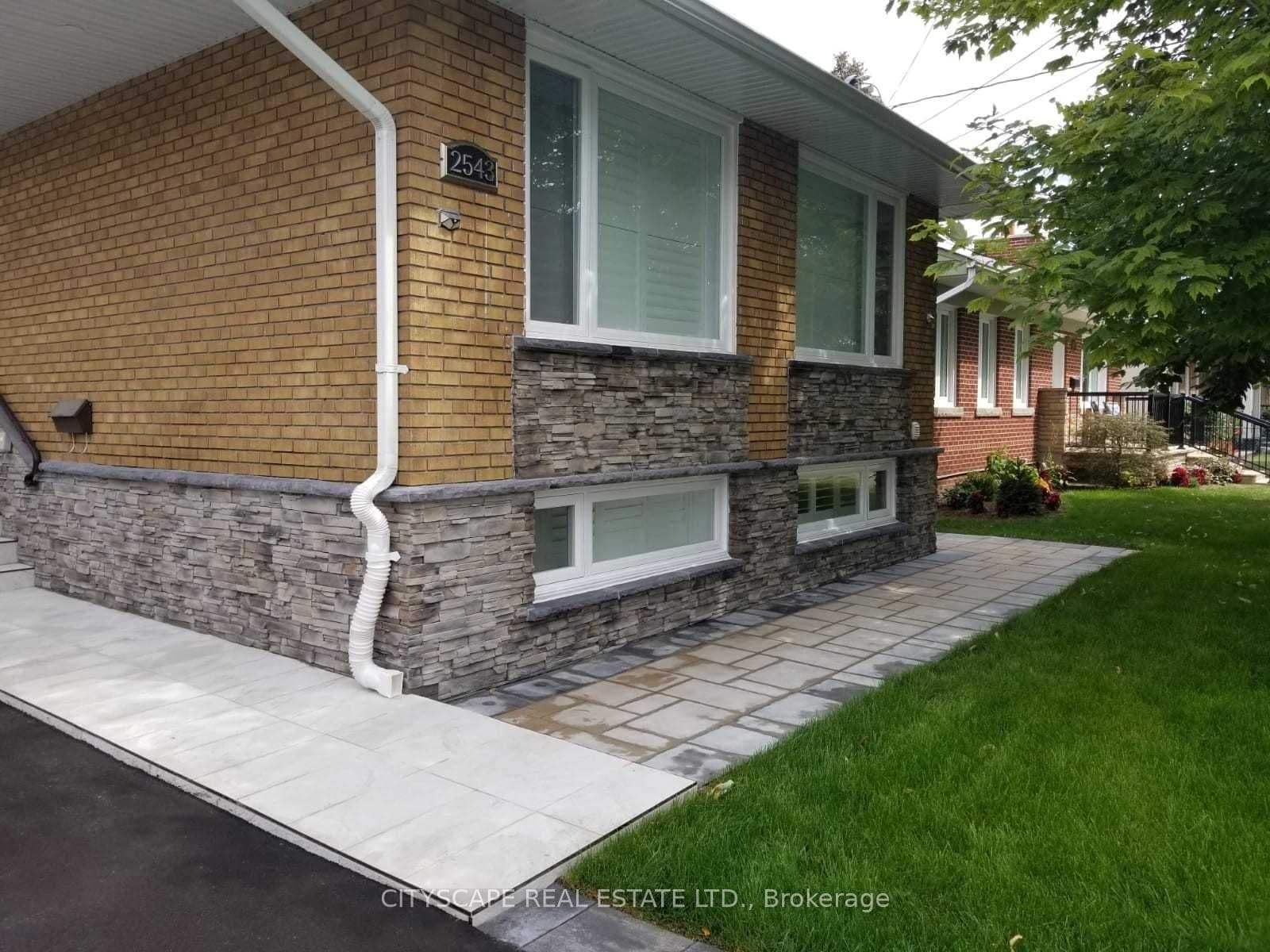 2543 Rugby Road, Mississauga, ON L5B 1T1