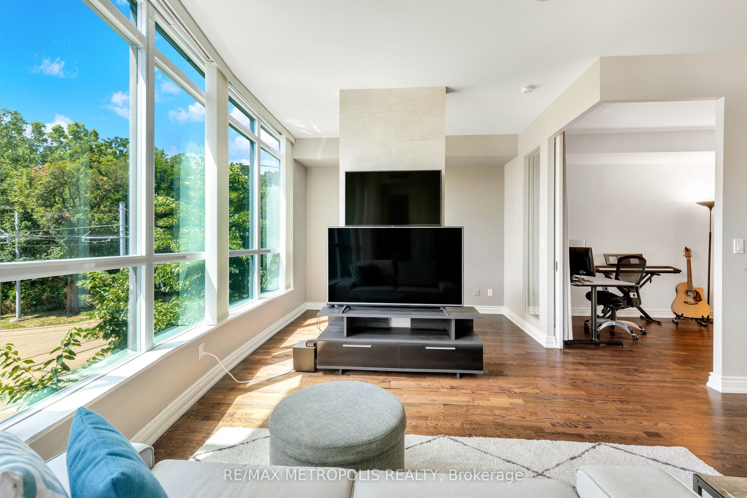 215 Fort York Boulevard 208, Toronto, ON M5V 4A2