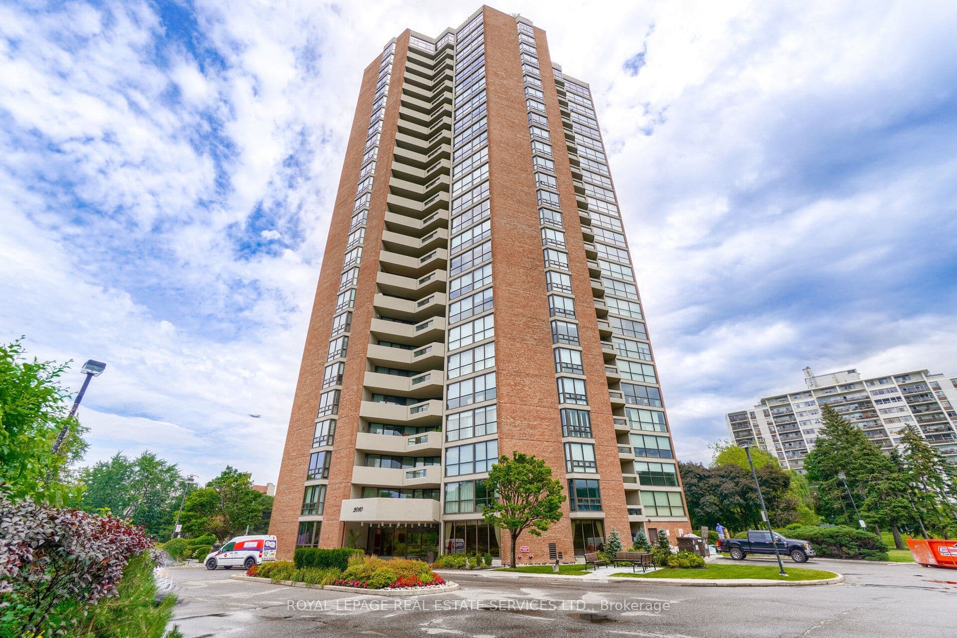 2010 Islington Avenue 2305, Toronto, ON M9P 3S8