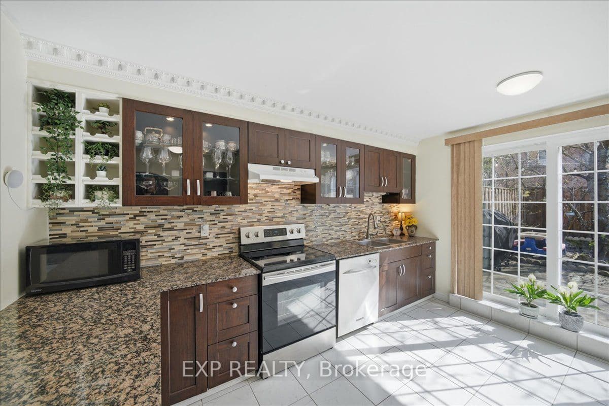 1055 Dundas Street E 167, Mississauga, ON L4Y 3X6