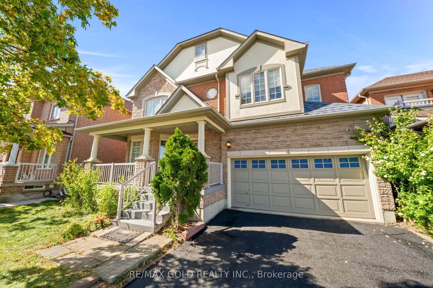 4 AUSTRALIA Drive, Brampton, ON L6R 3E4