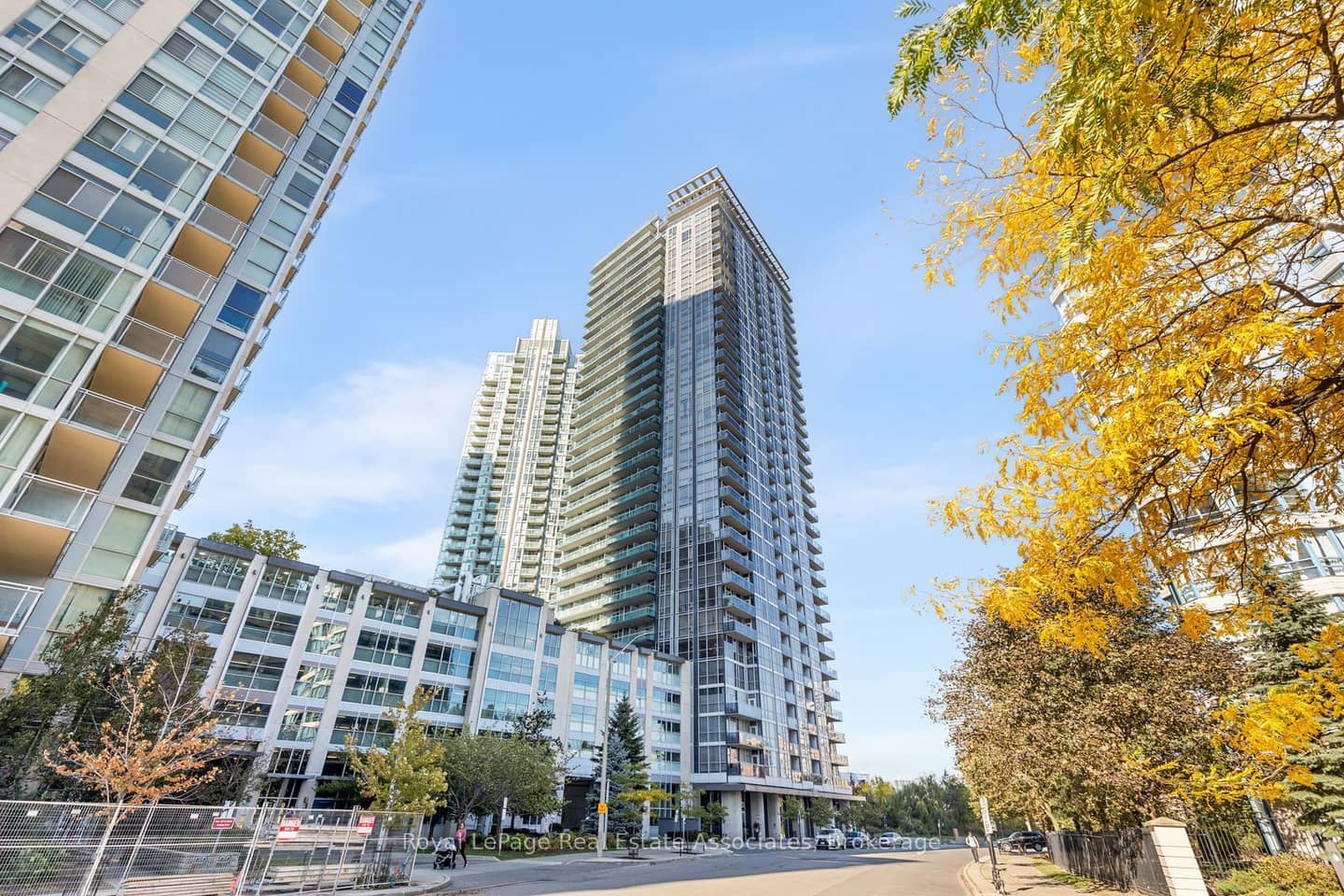 223 Webb Drive 1709, Mississauga, ON L5B 0E8