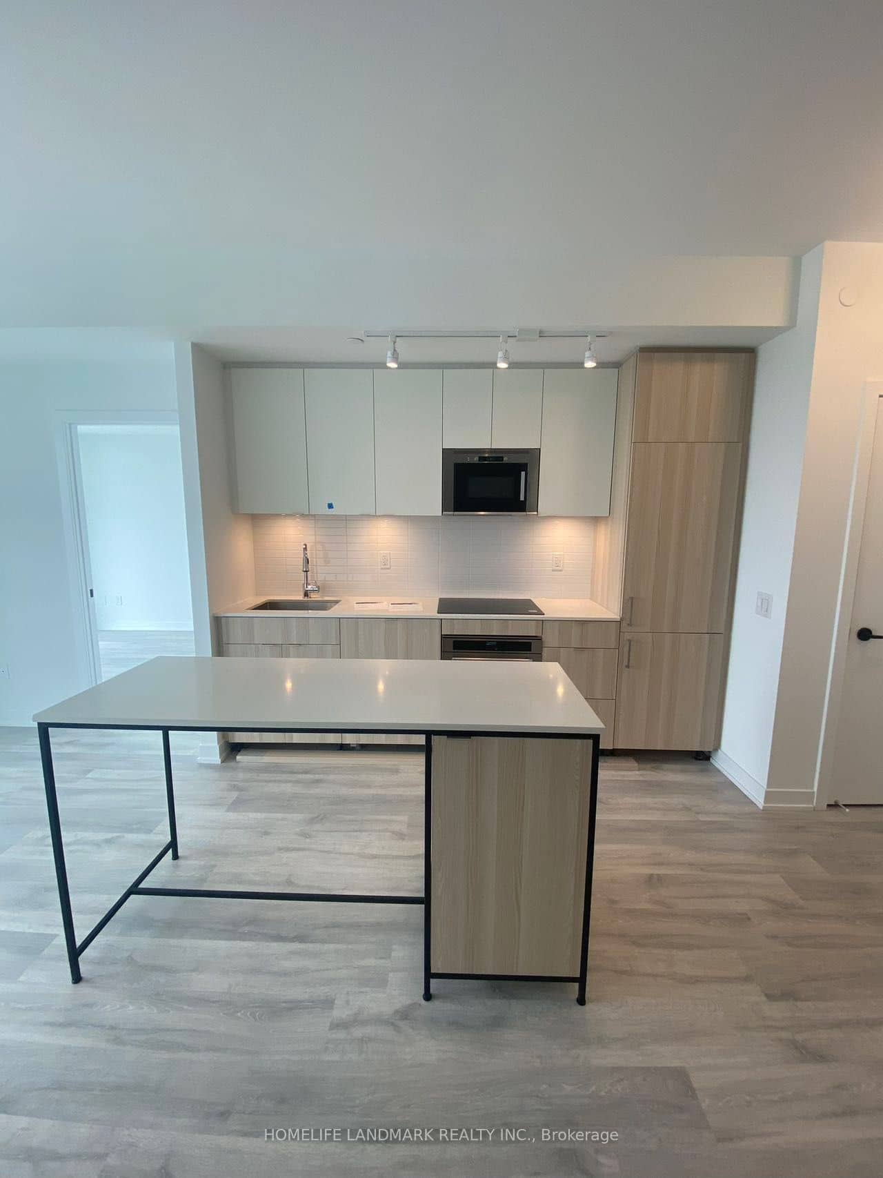 220 Missinnihe Way 1009, Mississauga, ON L5H 1G5