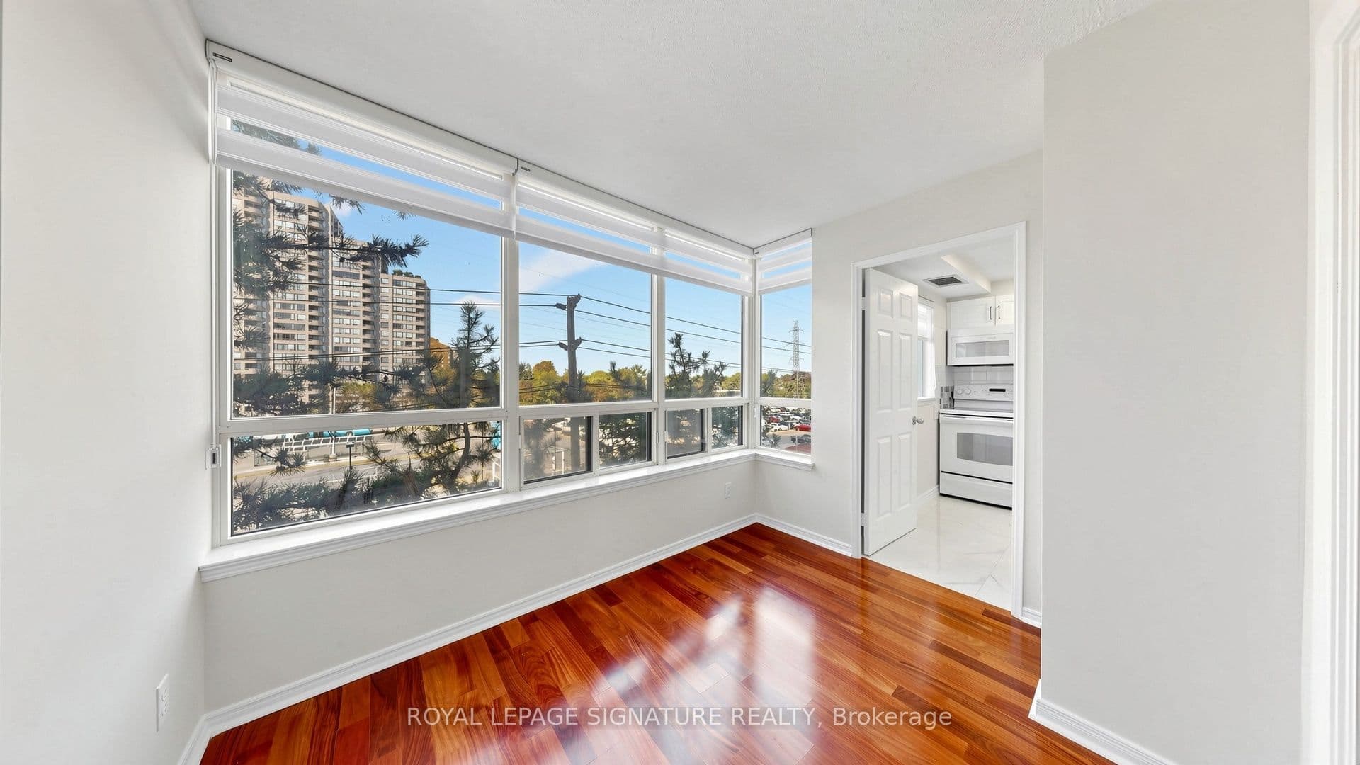 7 Bishop Avenue 411, Toronto, ON M2M 4J4