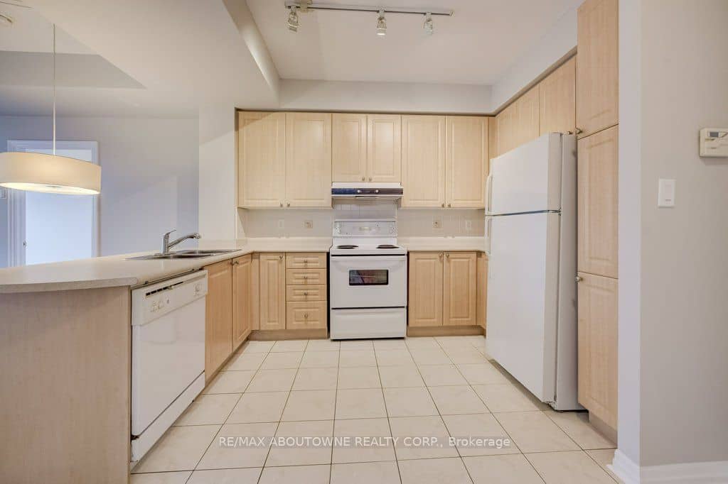80 Port Street E 403, Mississauga, ON L5G 4V6