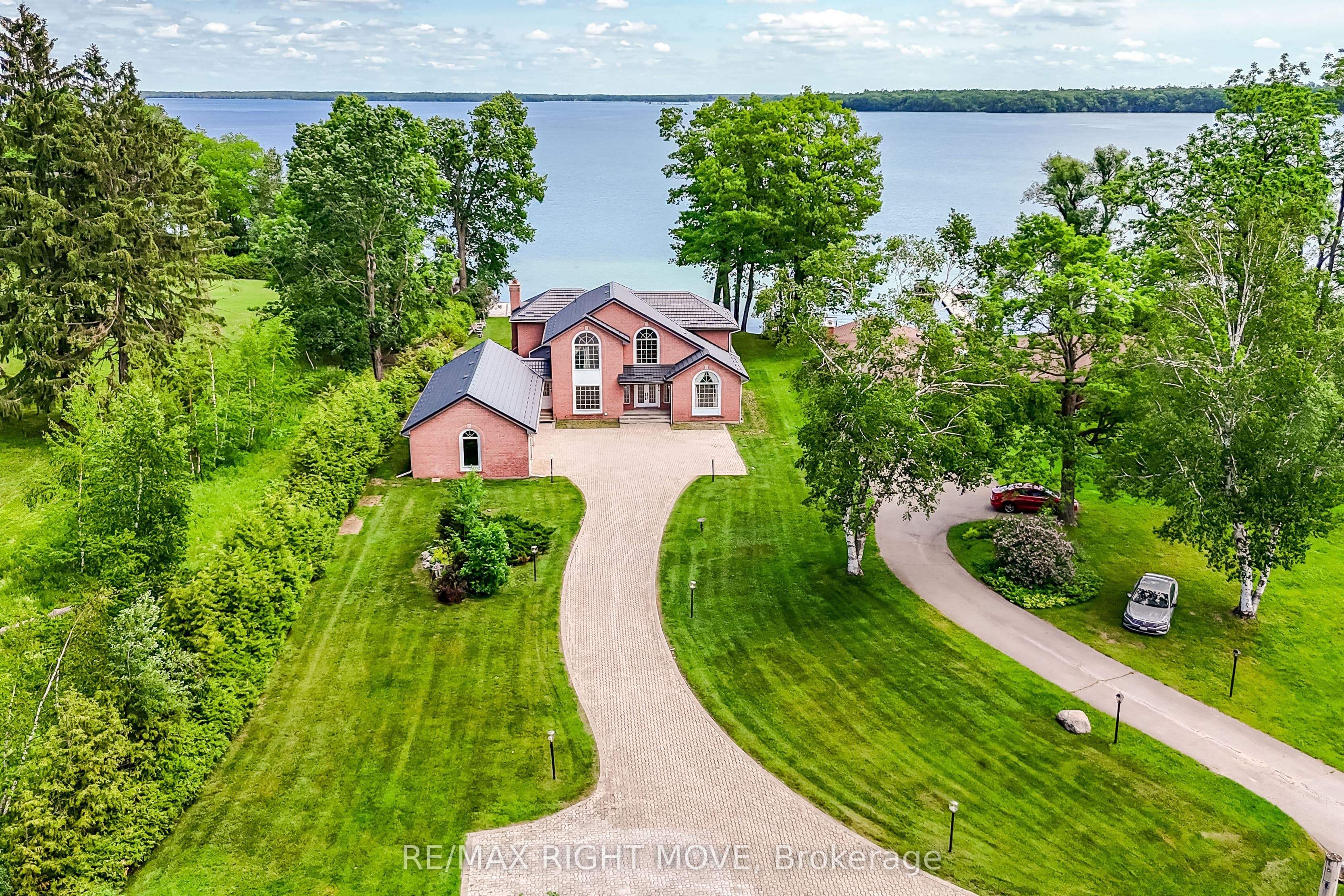 4229 Wilson Point Road N, Severn, ON L3V 7E1
