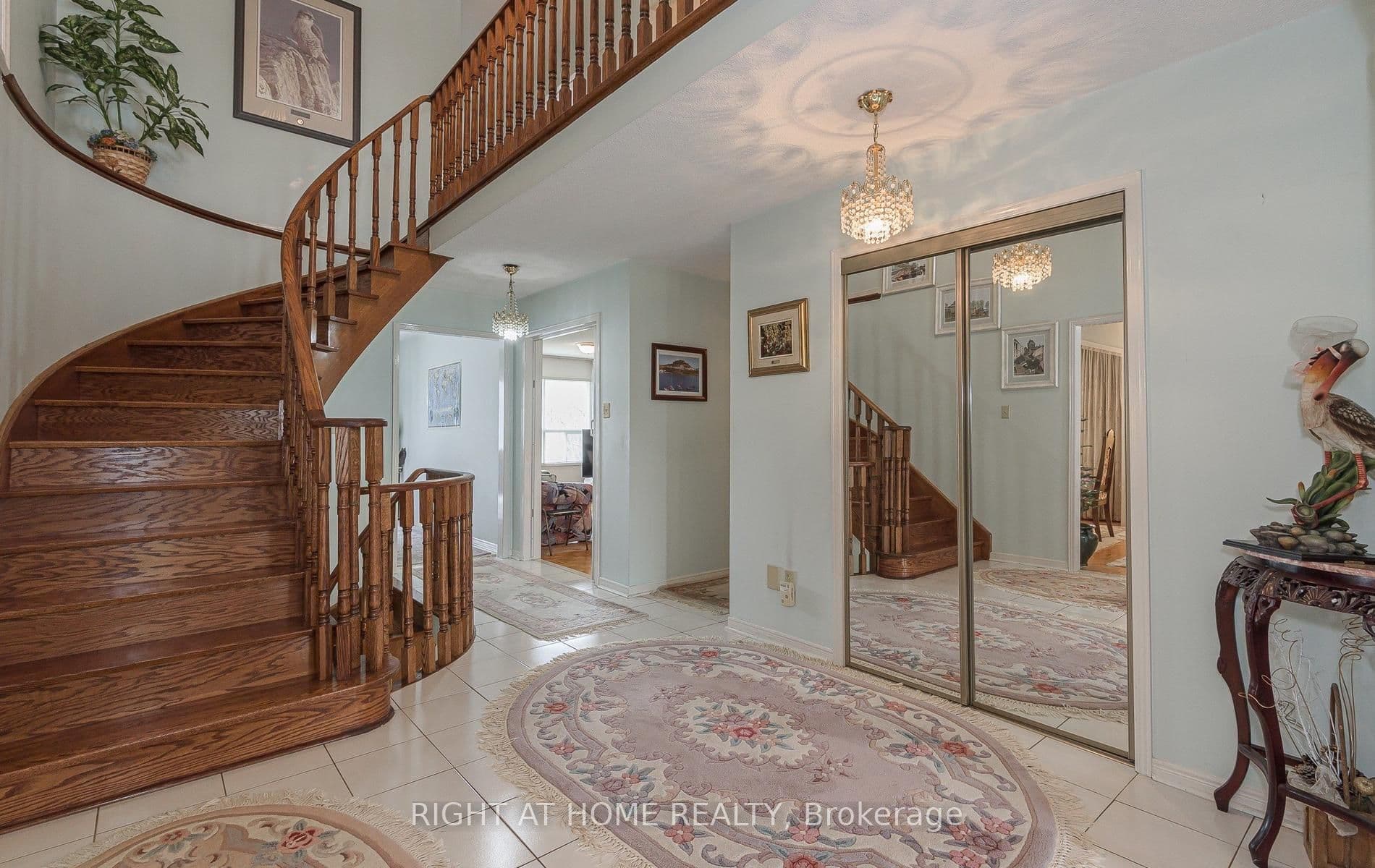 19 Western Skies Court, Vaughan, ON L4L 8B6