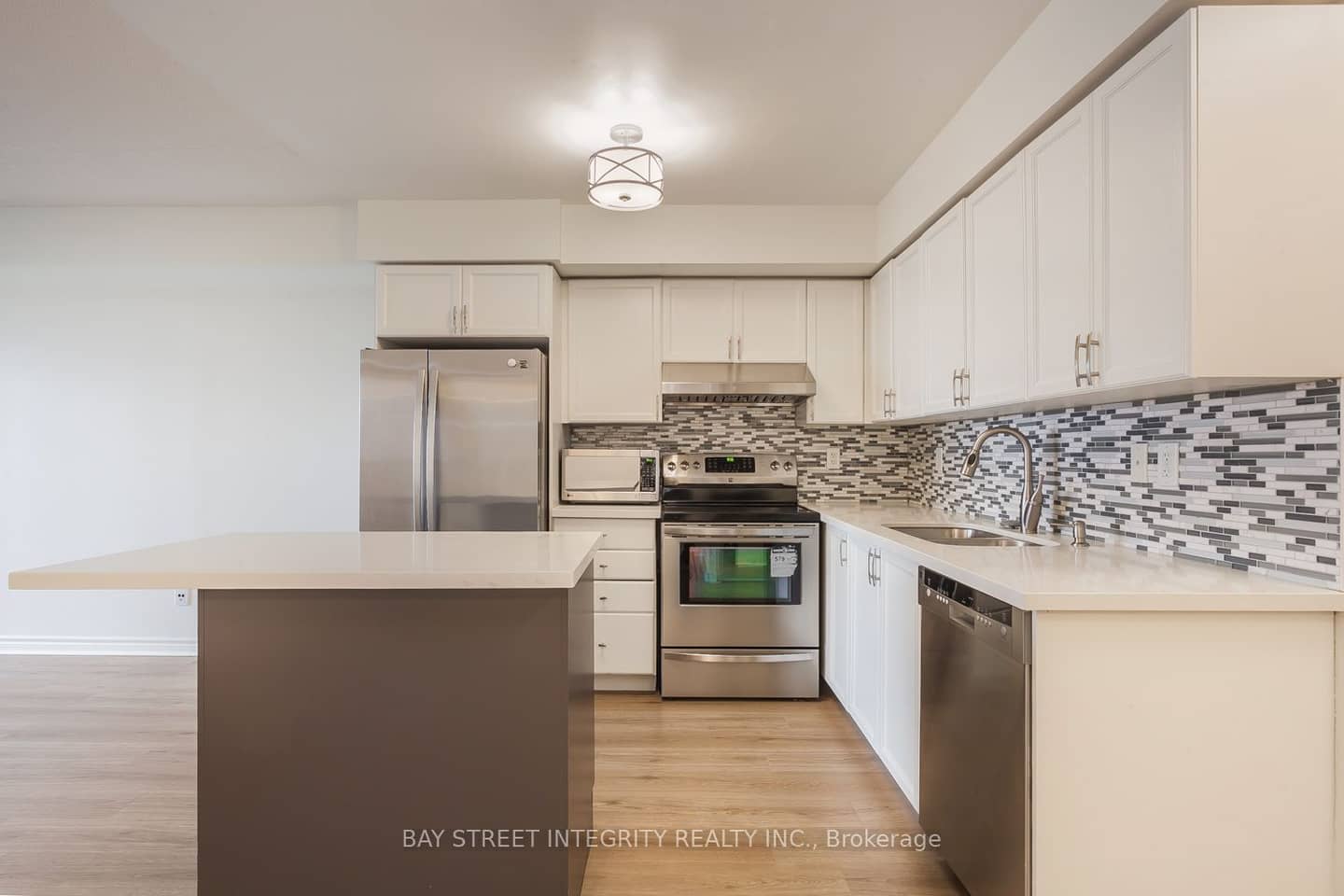 3888 Duke Of York Boulevard 2328, Mississauga, ON L5B 4P5