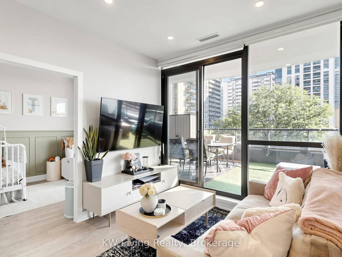 11 Lillian Street 406, Toronto, ON M4S 0C3