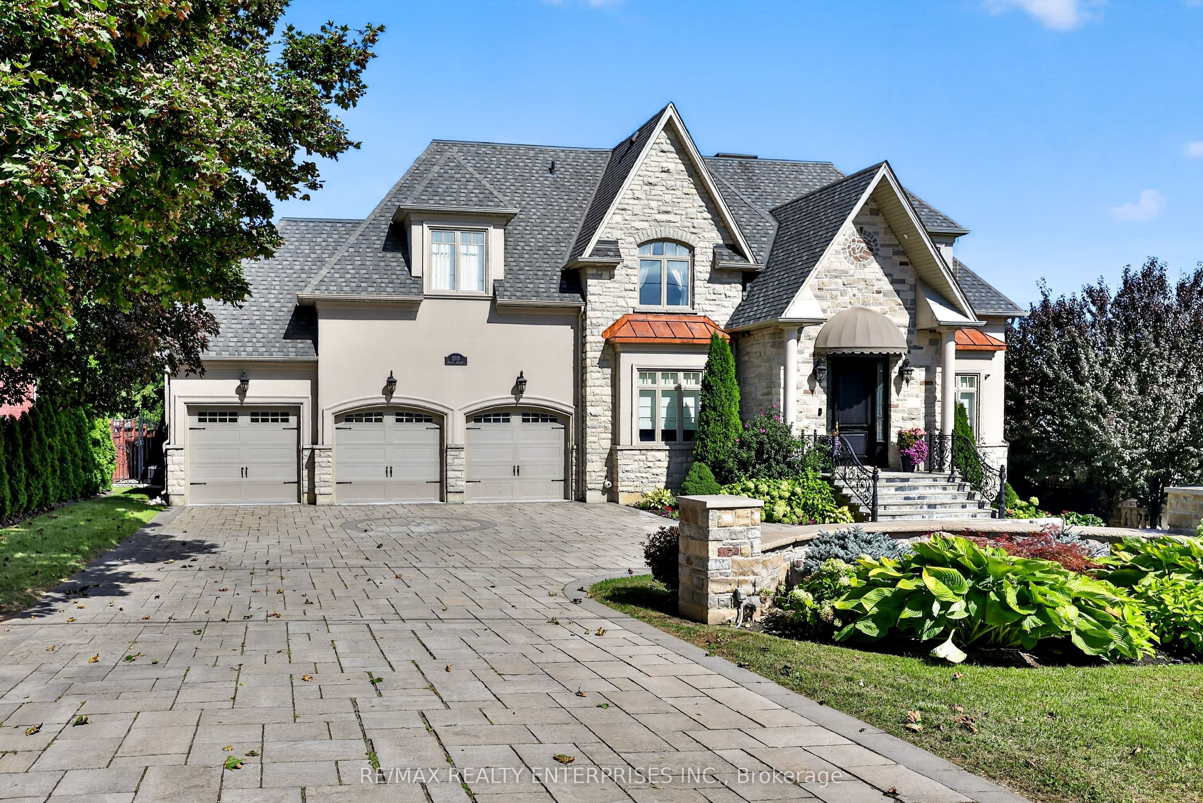 2513 Sharon Crescent, Mississauga, ON L5C 1Y9