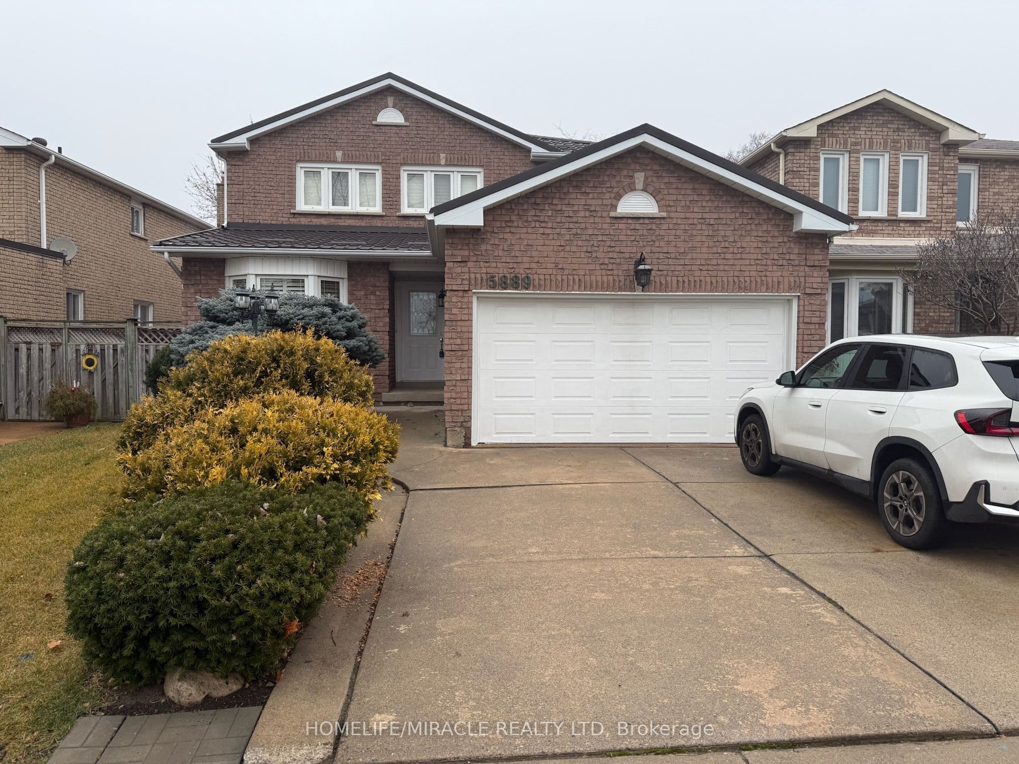 5889 River Grove Avenue Main, Mississauga, ON L5M 4W2