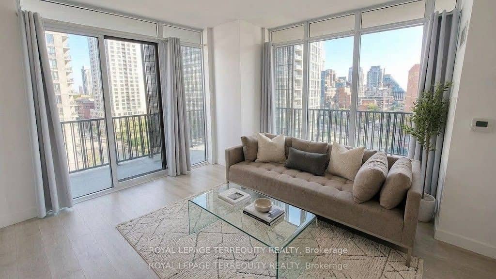 8 Eglinton Avenue E 505, Toronto, ON M4P 0C1