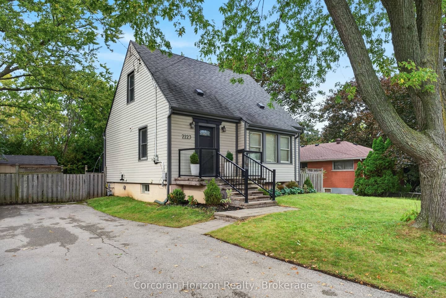 2223 Glenwood School Drive, Burlington, ON L7R 3R4