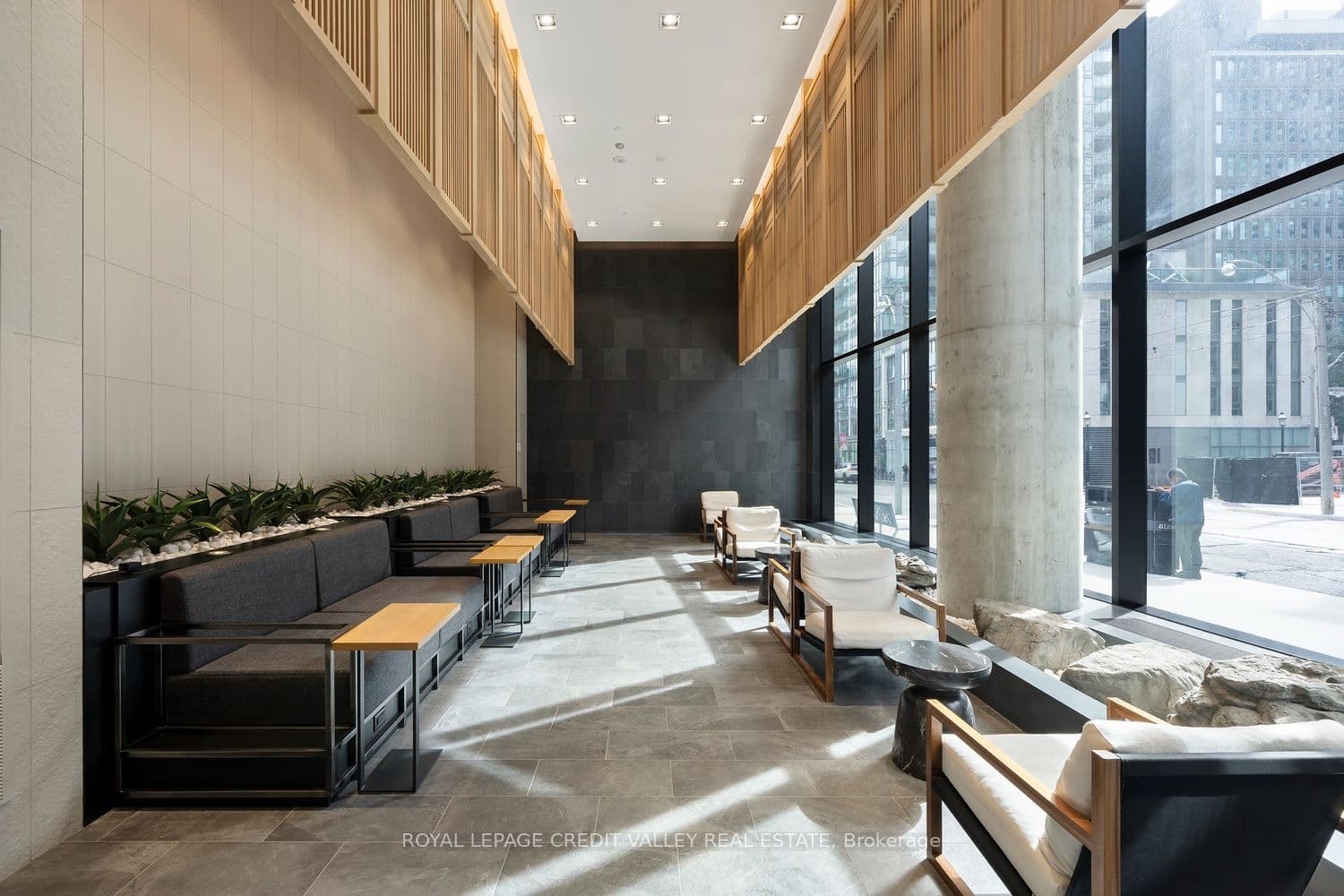 89 Church Street 2710, Toronto, ON M5C 0B7
