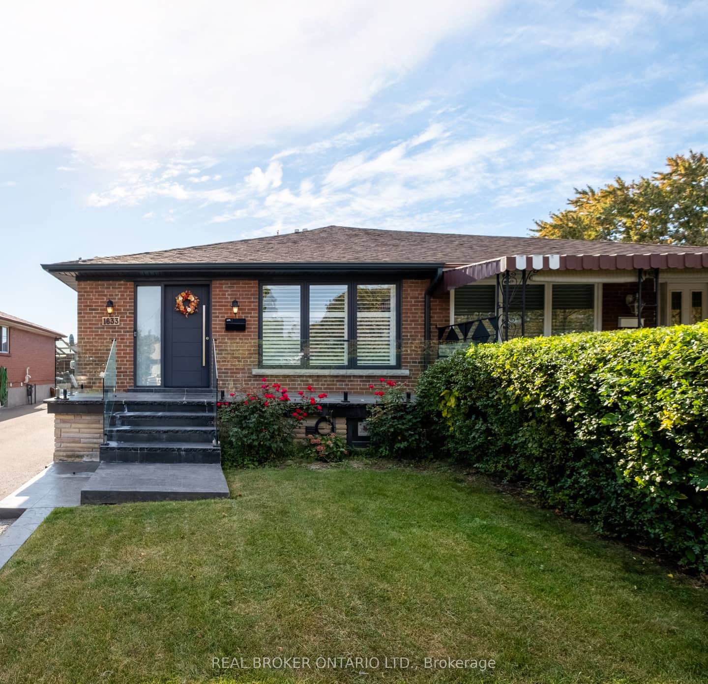1633 Coram Crescent, Mississauga, ON L4X 1L1
