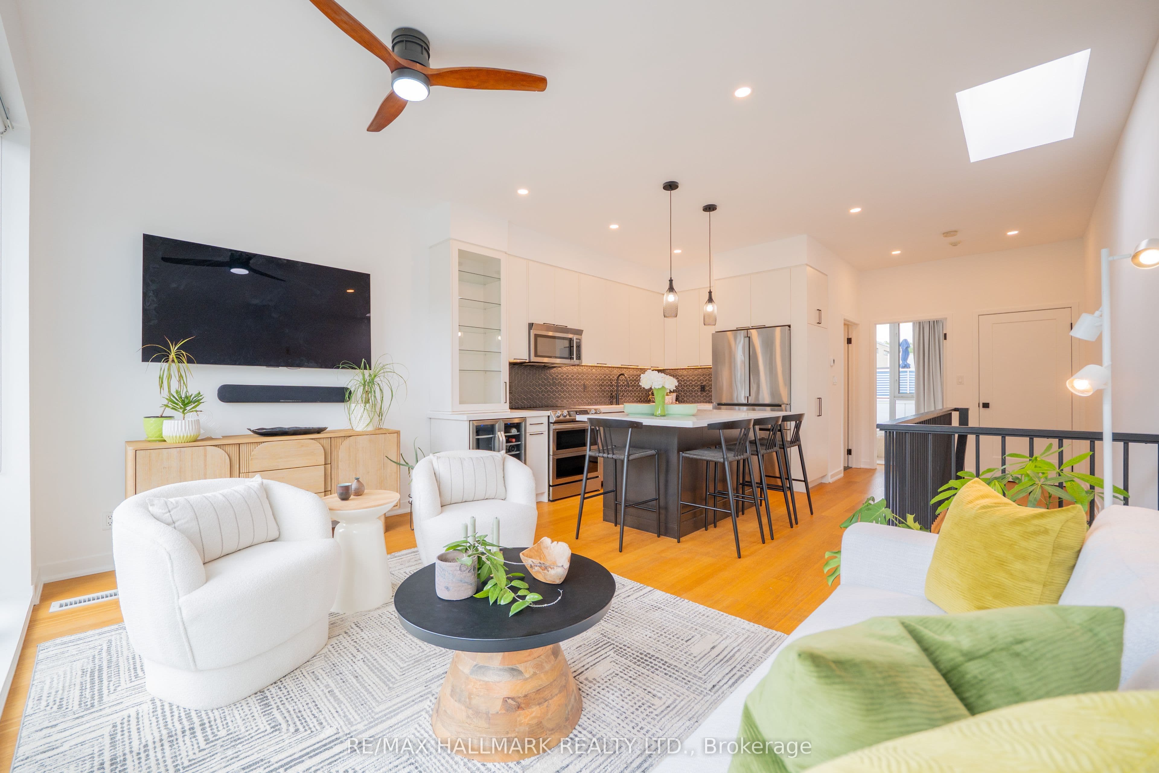 34 Boston Avenue 3, Toronto, ON M4M 2T9