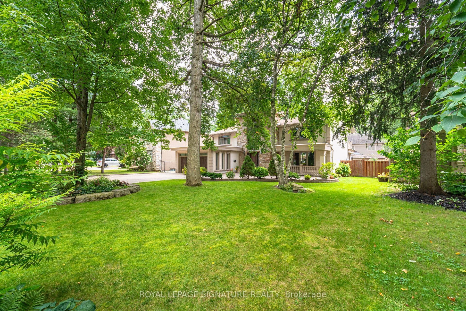 2130 Autumn Breeze Drive N, Mississauga, ON L5B 1R4