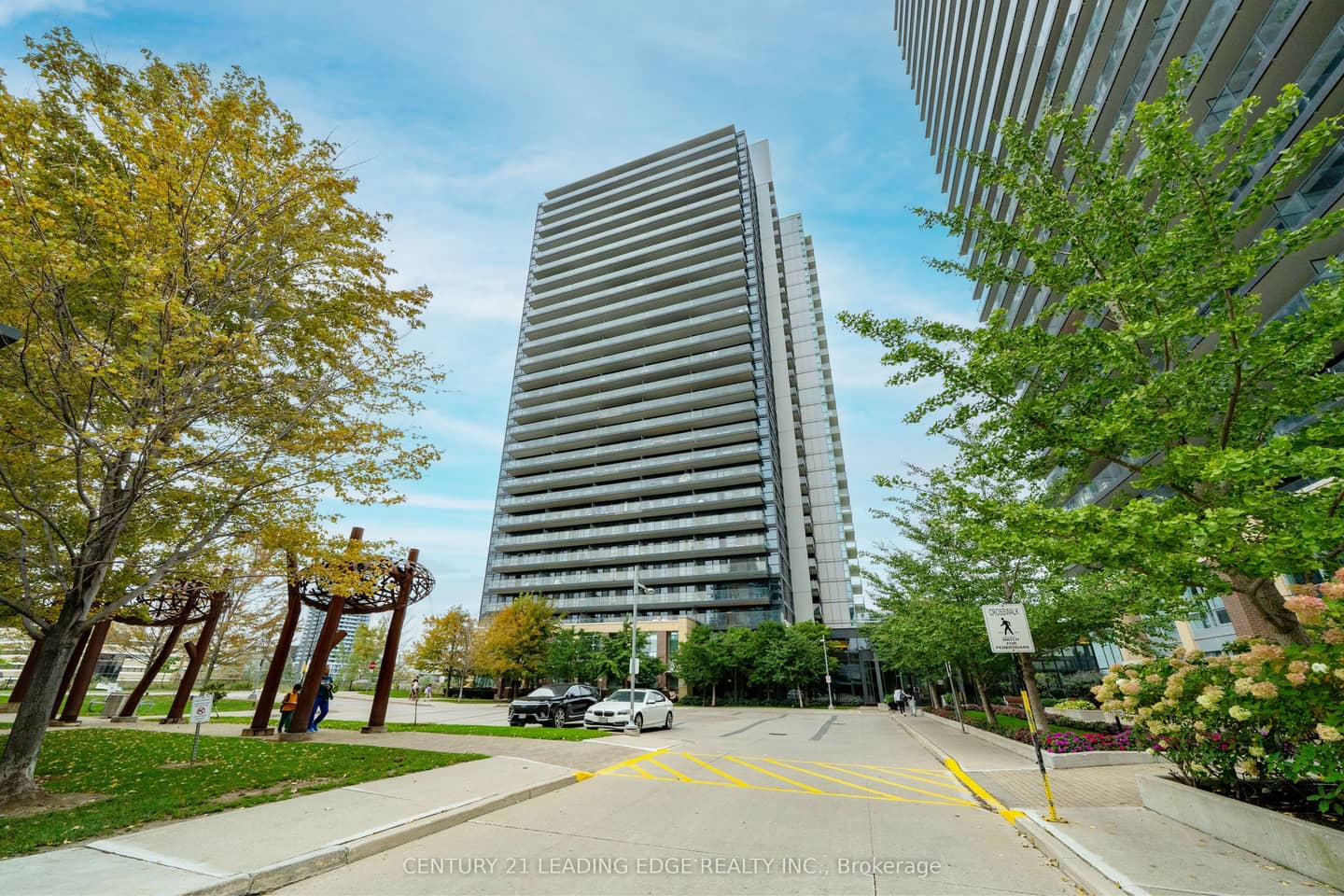 33 Singer Court PH3, Toronto, ON M2K 0B4