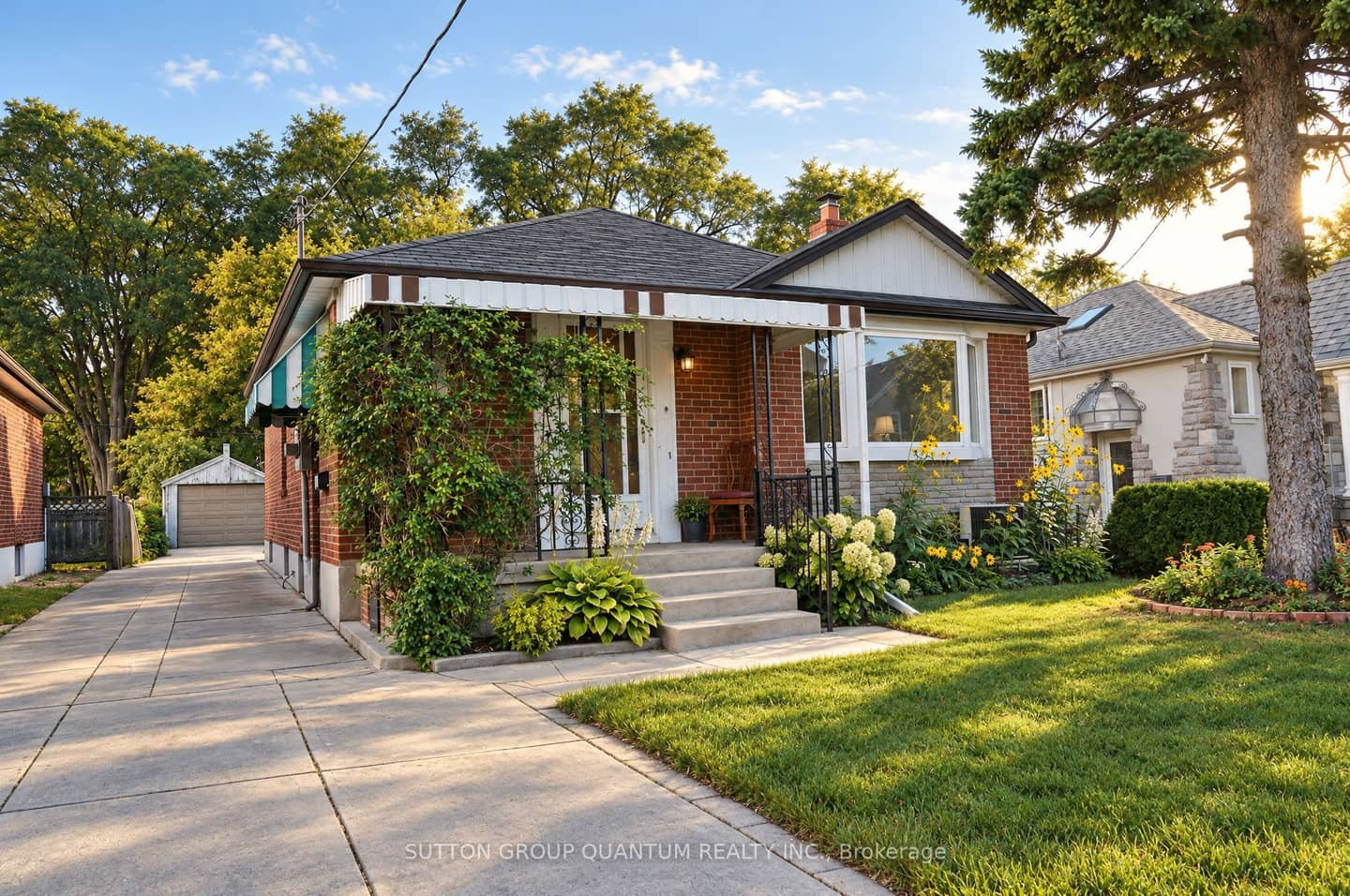 74 Cannon Road, Toronto, ON M8Y 1S1