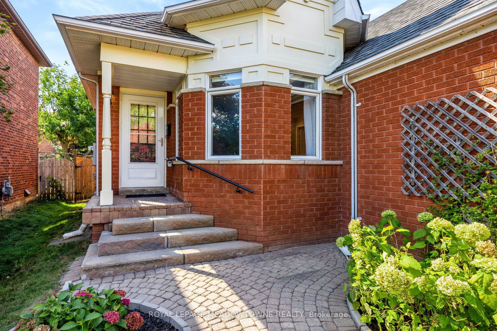 16 Harrop Avenue, Halton Hills, ON L7G 5R2
