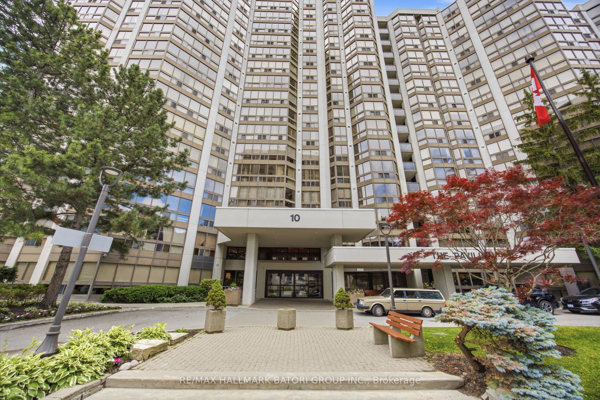 10 Kenneth Avenue 211, Toronto, ON M2N 6K6