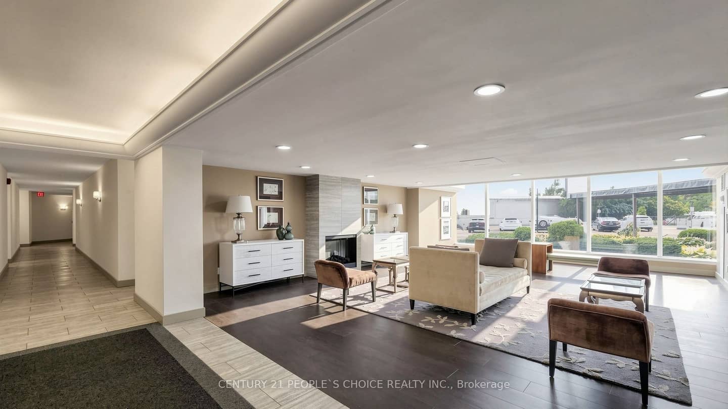 7811 Yonge Street 310, Markham, ON L3T 4S3