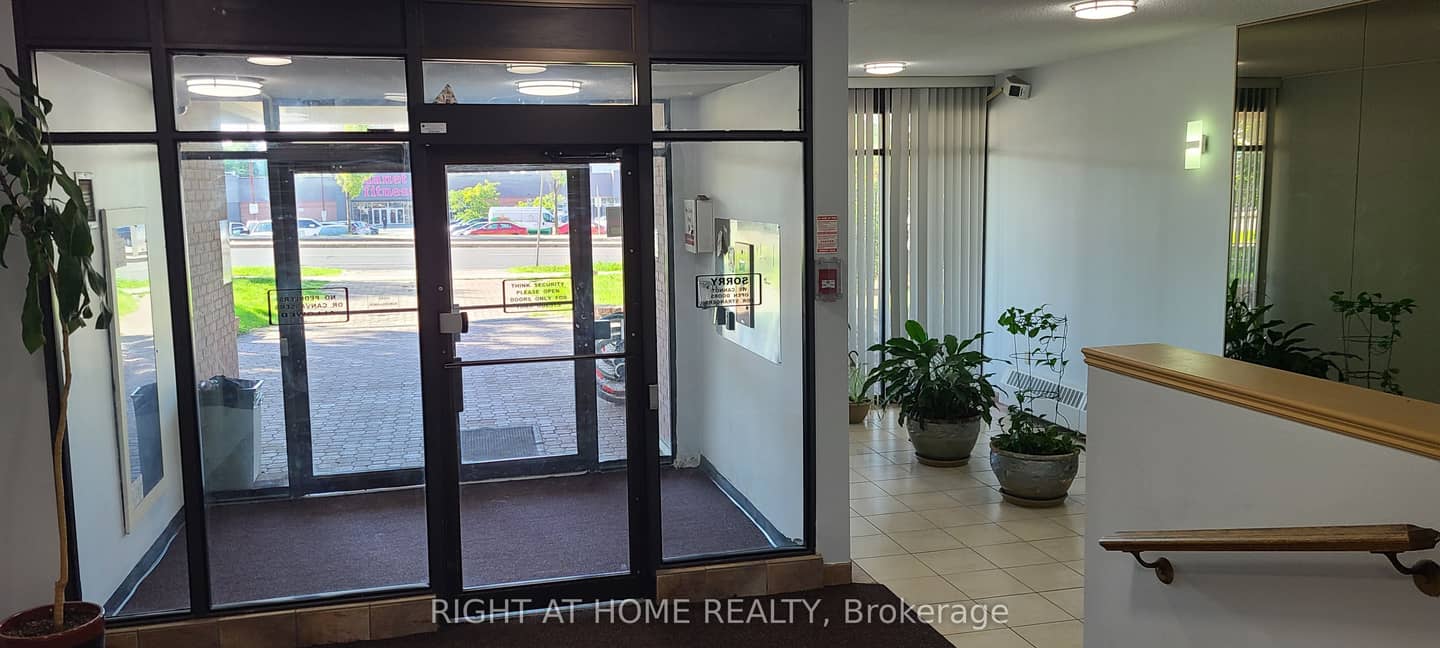 10 TAPSCOTT Road 405, Toronto, ON M1B 3L9