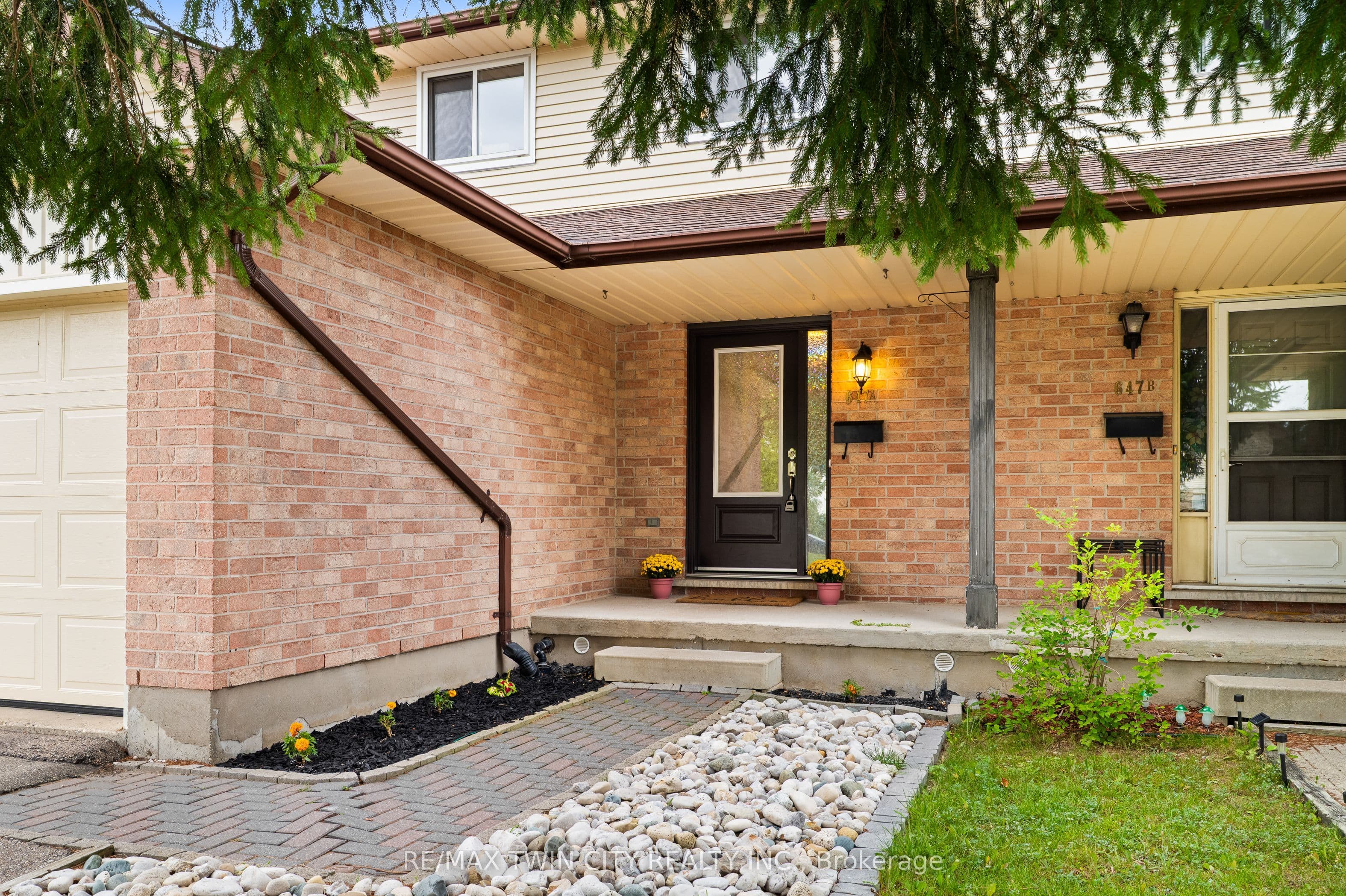 647 Pinerow Crescent, Waterloo, ON N2T 2K5