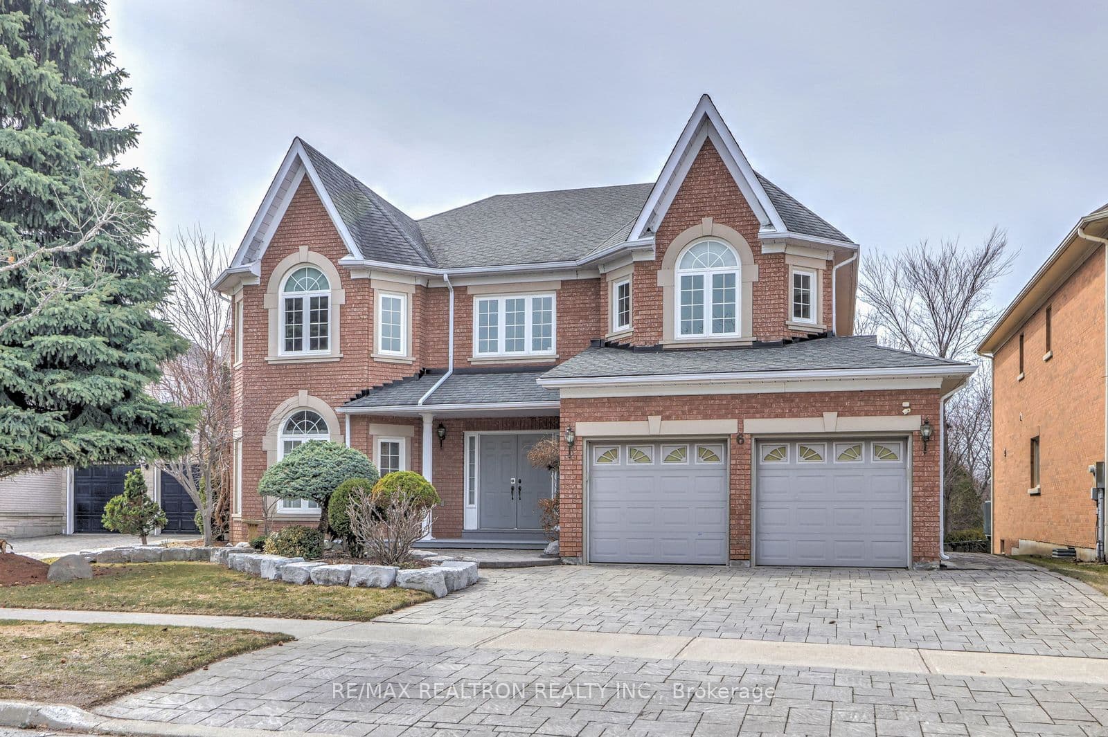 6 White Oak Crescent, Richmond Hill, ON L4B 3R3
