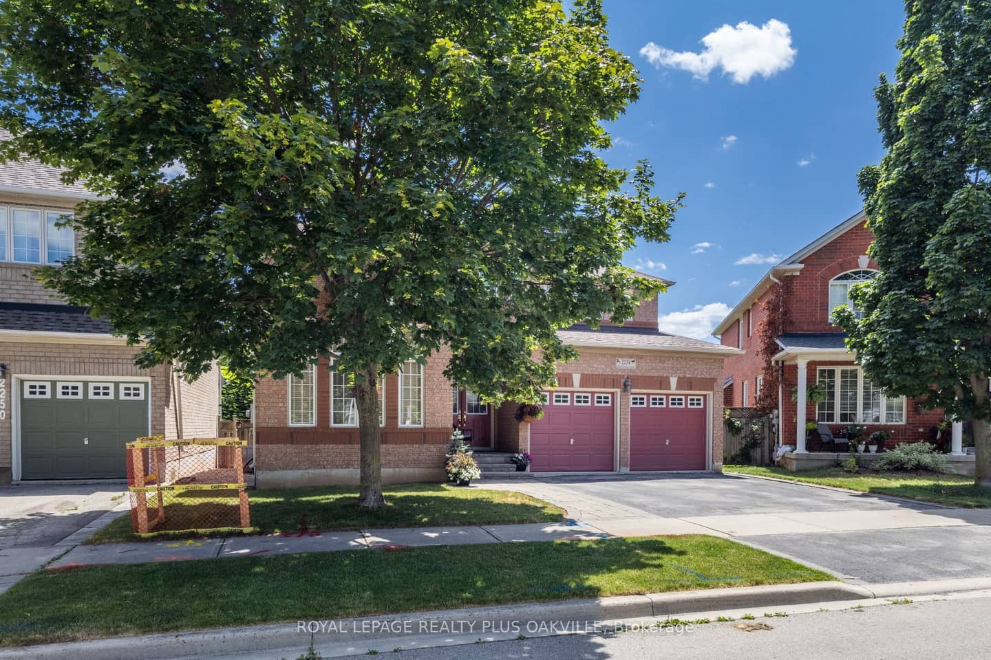 2254 Dunforest Crescent, Oakville, ON L6M 4X3
