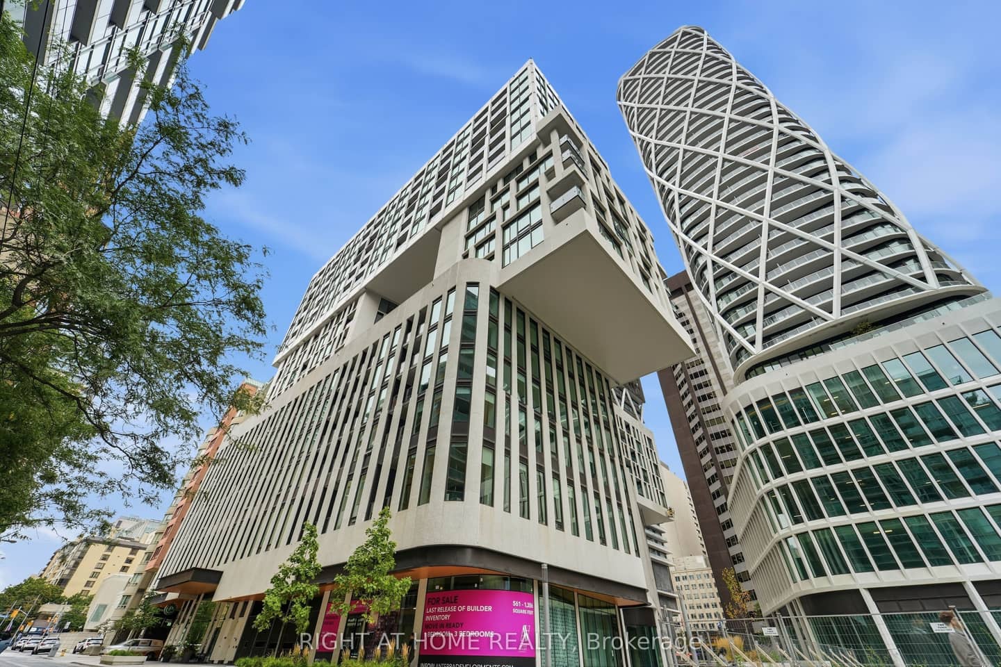 121 St Patrick Street 416, Toronto, ON M5T 3C1