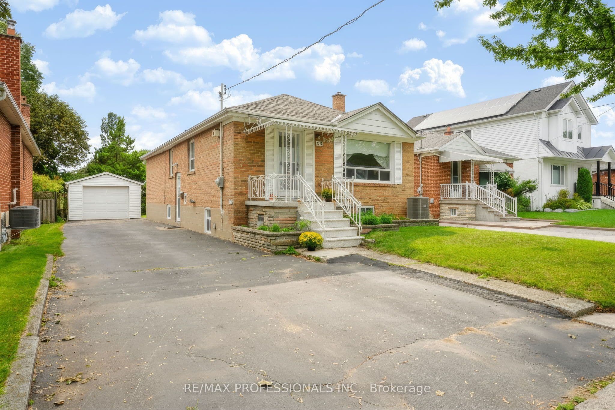 26 Nordin Avenue, Toronto, ON M8Z 2B3