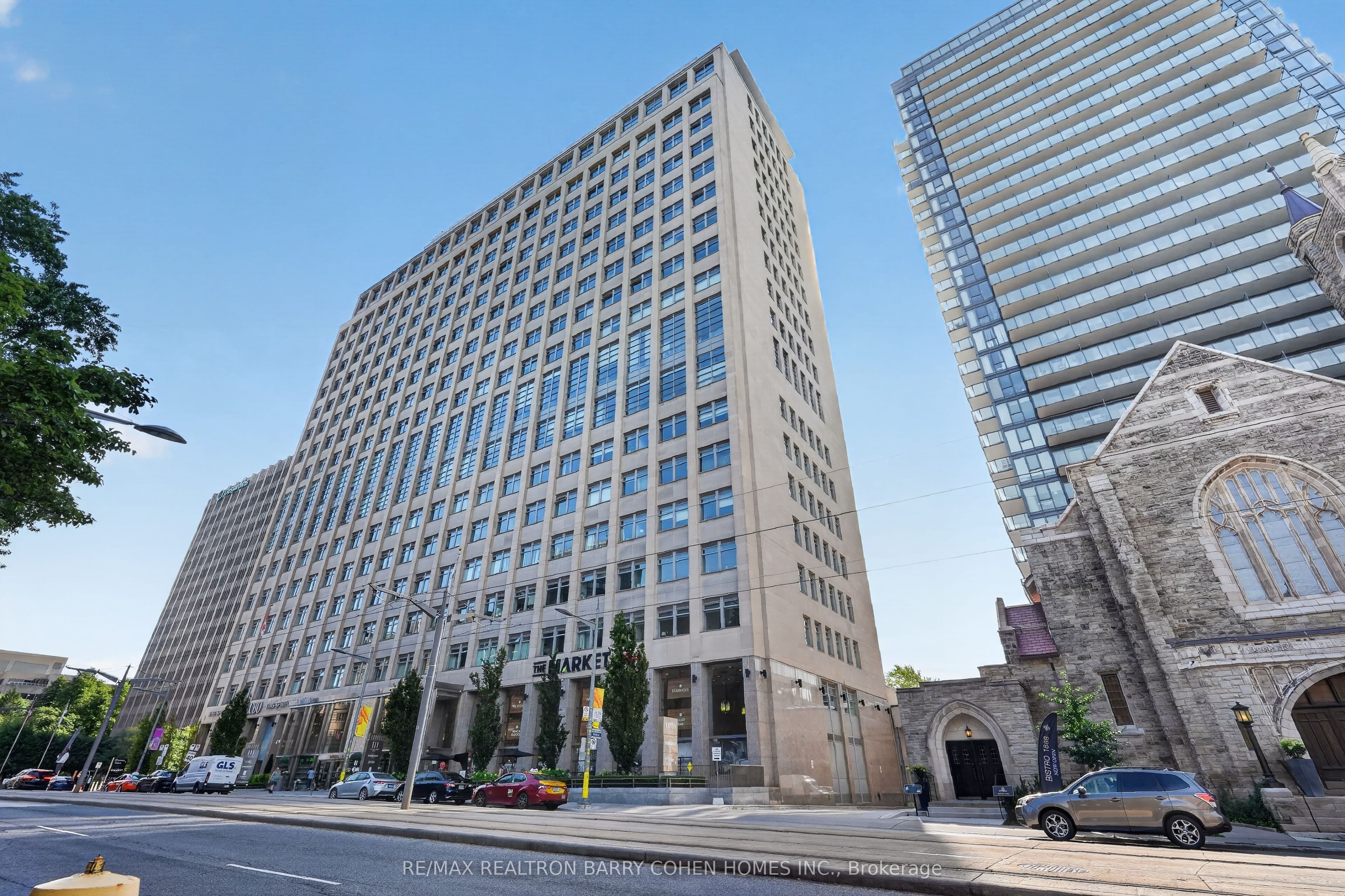 111 St Clair Avenue W 1018, Toronto, ON M4V 1N5