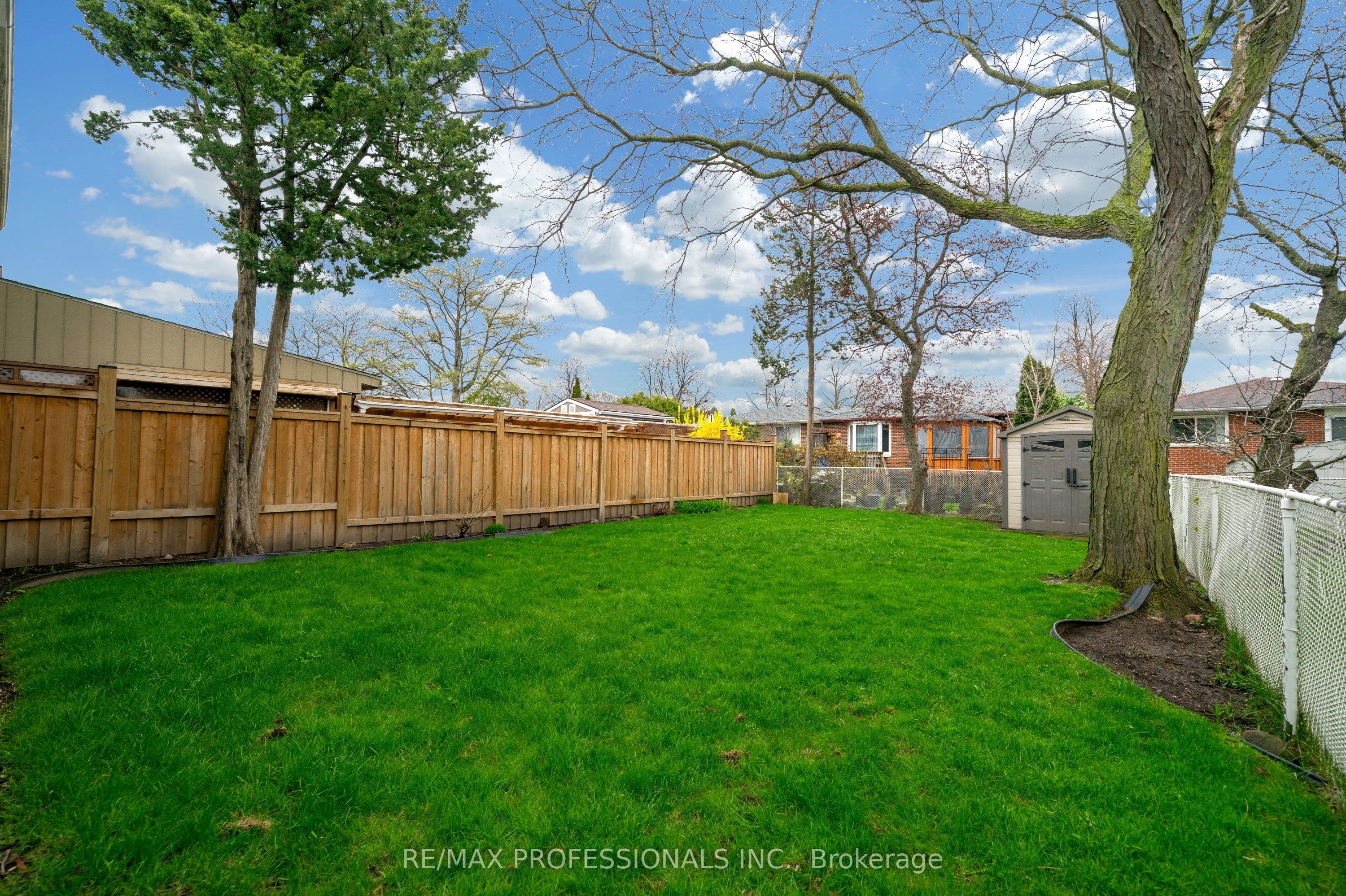 1877 Silverberry Crescent, Mississauga, ON L5J 1C8