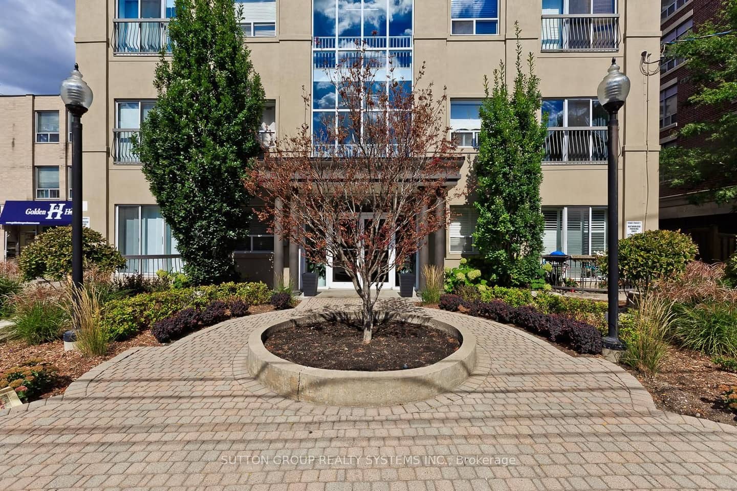 4198 Dundas Street W 311, Toronto, ON M8X 1Y6