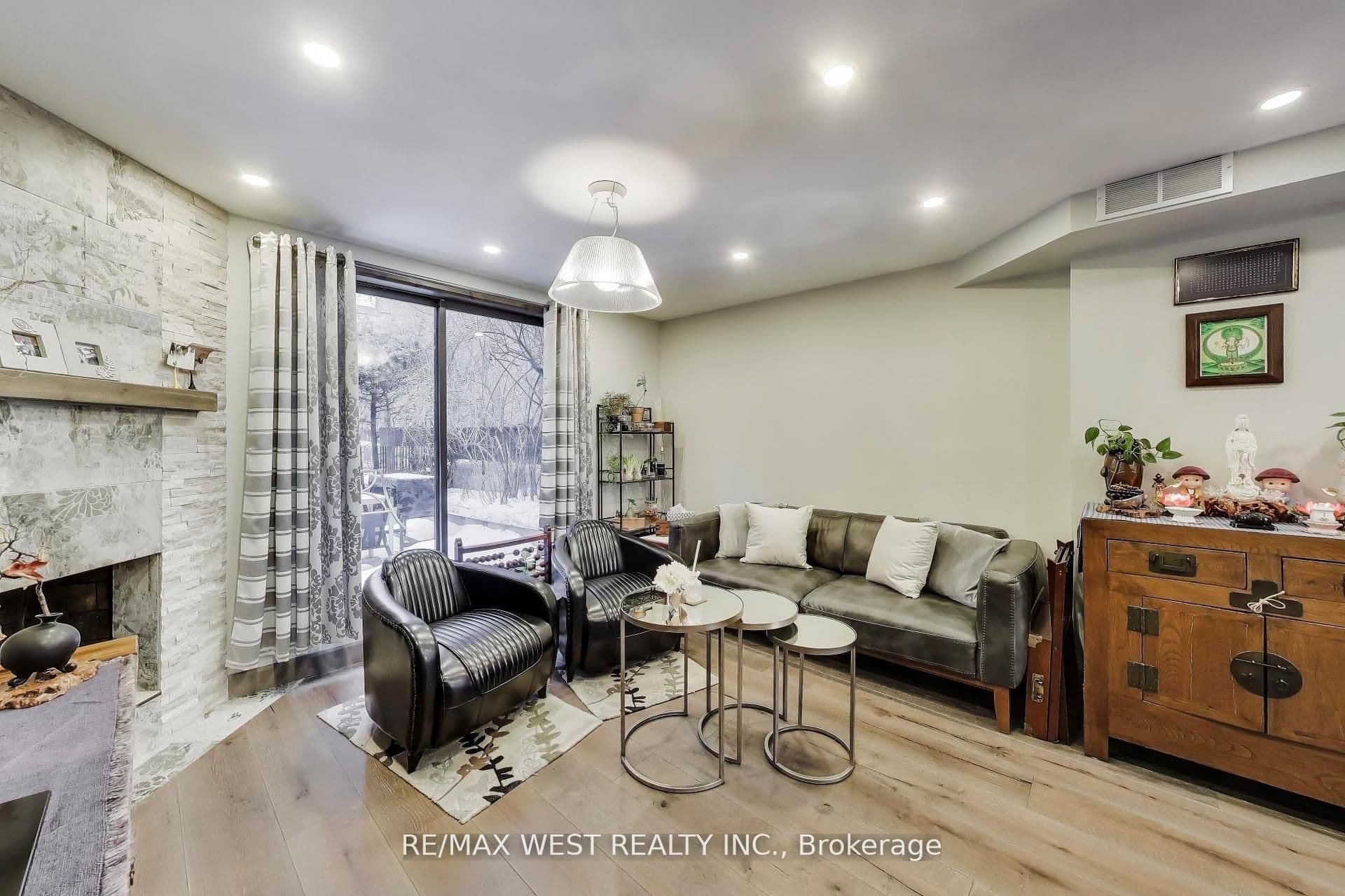 21 Dundonald Street, Toronto, ON M4Y 1K3
