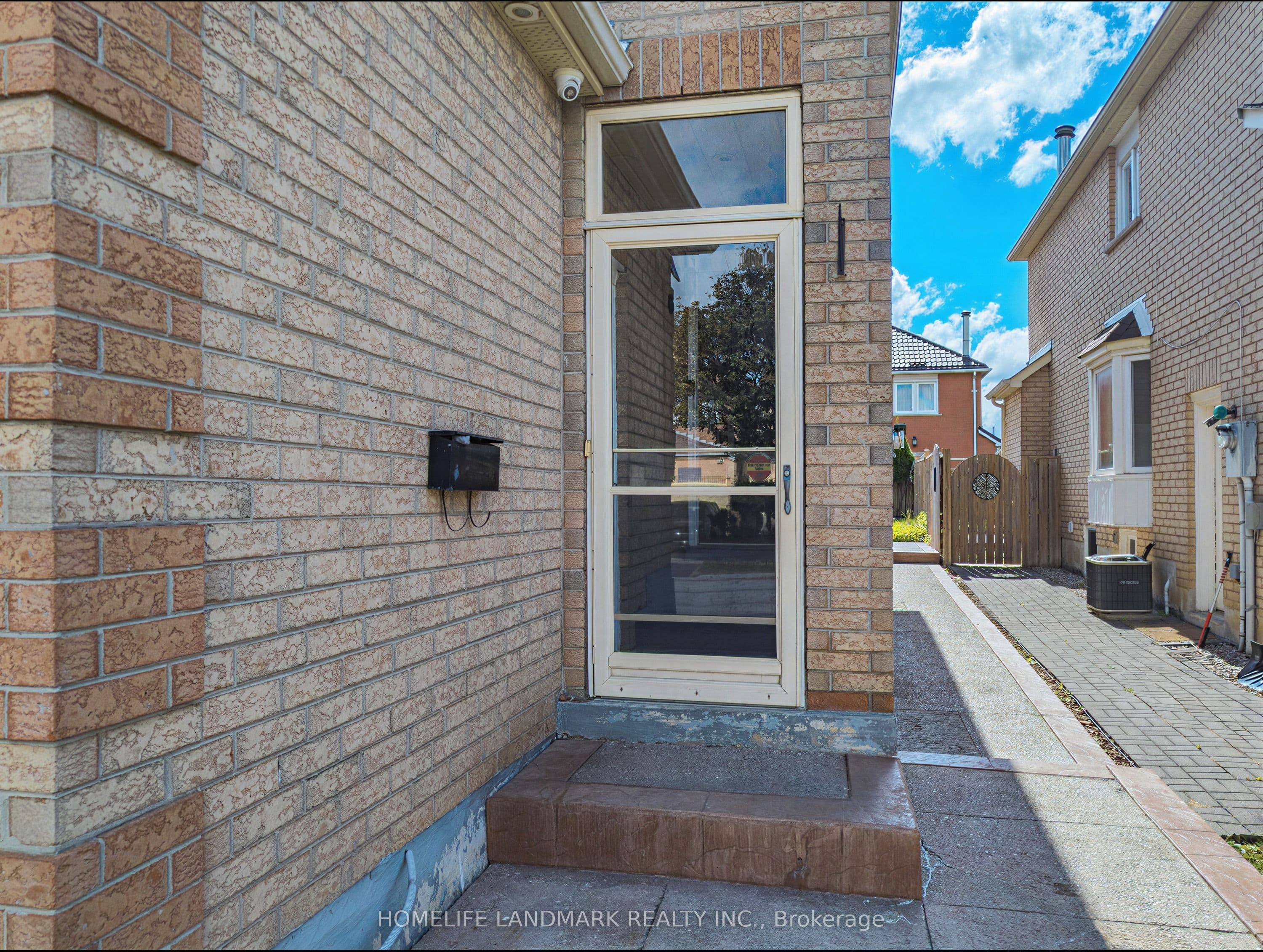 106 Clarion Crescent, Markham, ON L3S 3M5
