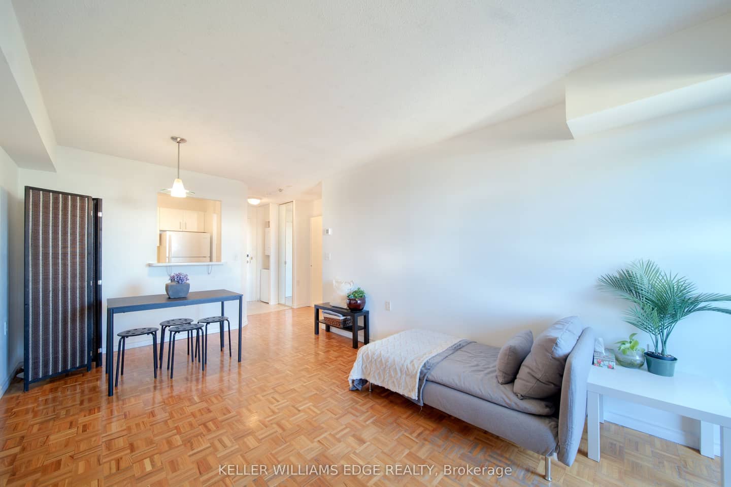 555 Wilson Hts Boulevard 402, Toronto, ON M3H 6B5