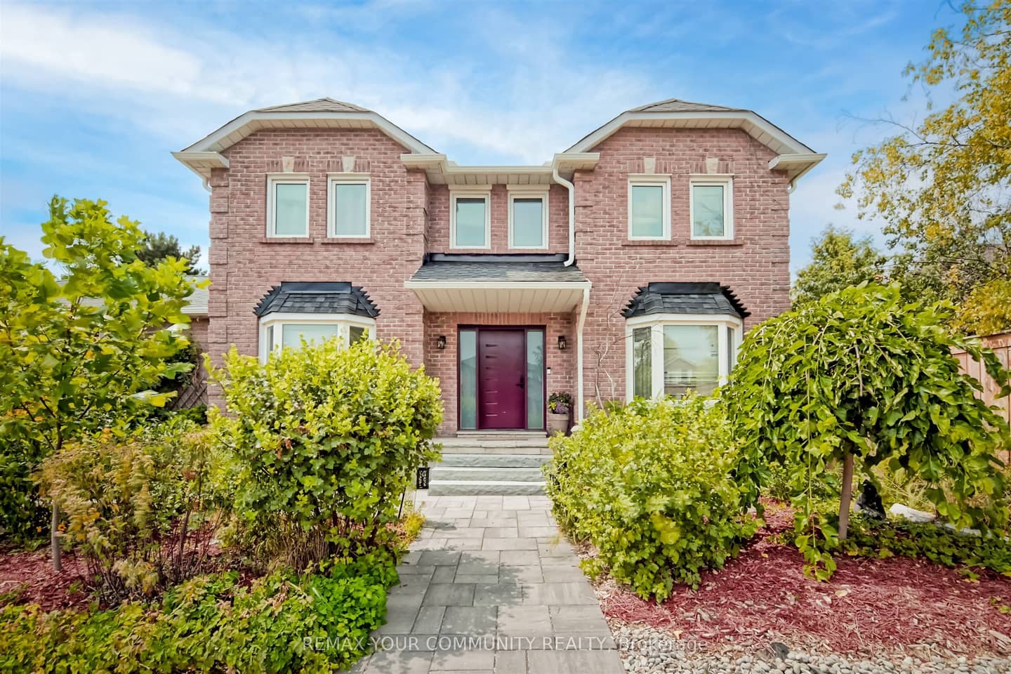 2 Kirkland Court, Richmond Hill, ON L4C 9J1