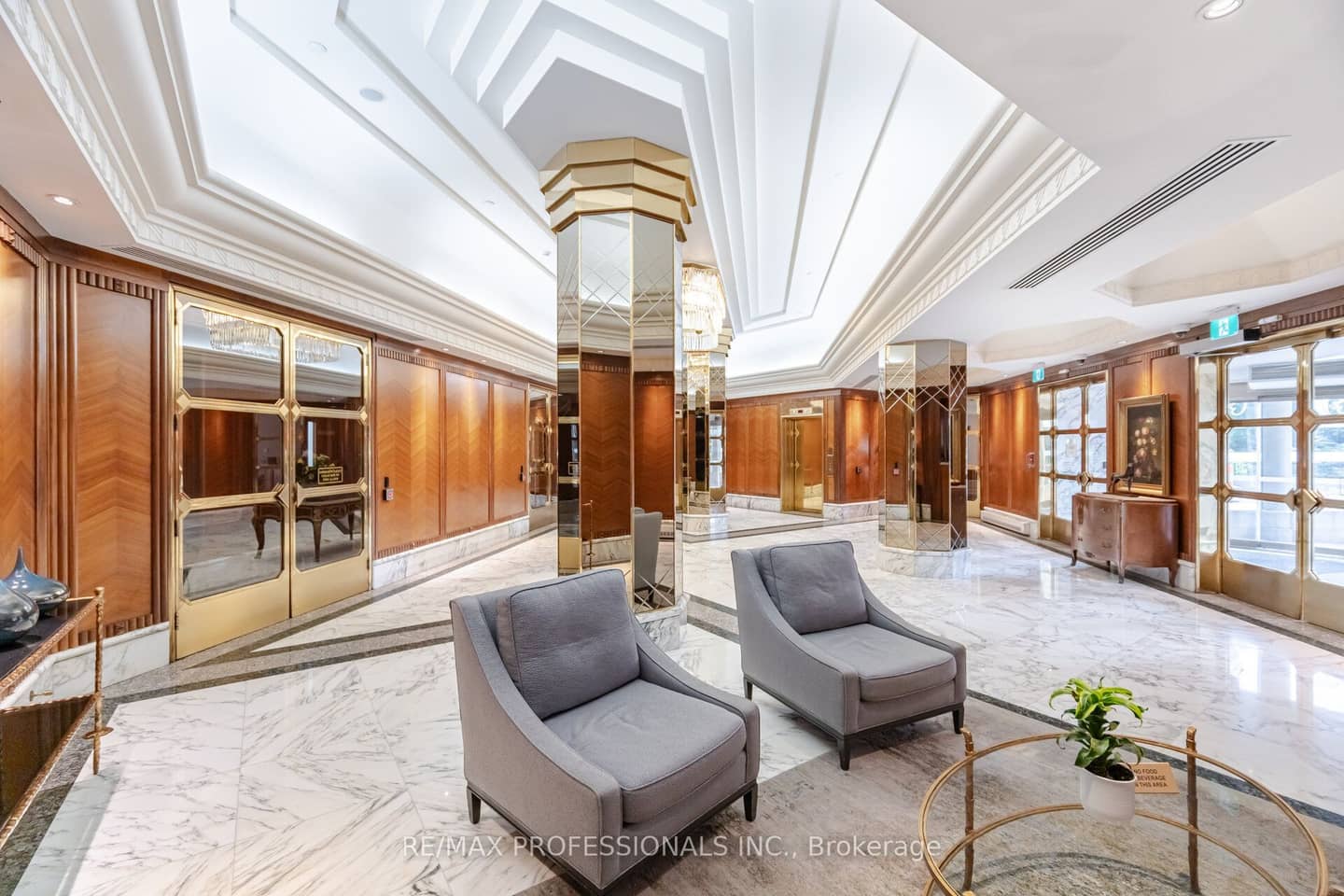 1 Palace Pier Court 4203, Toronto, ON M8V 3W9