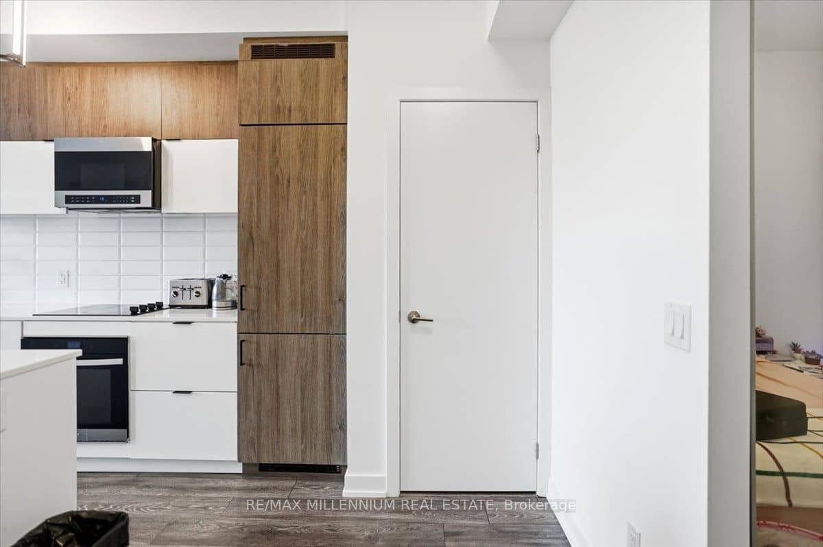 8888 YONGE Street 219, Richmond Hill, ON L4C 6Z1