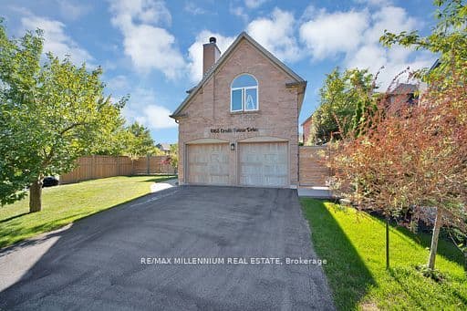 4165 Credit Pointe Drive, Mississauga, ON L5M 3K3