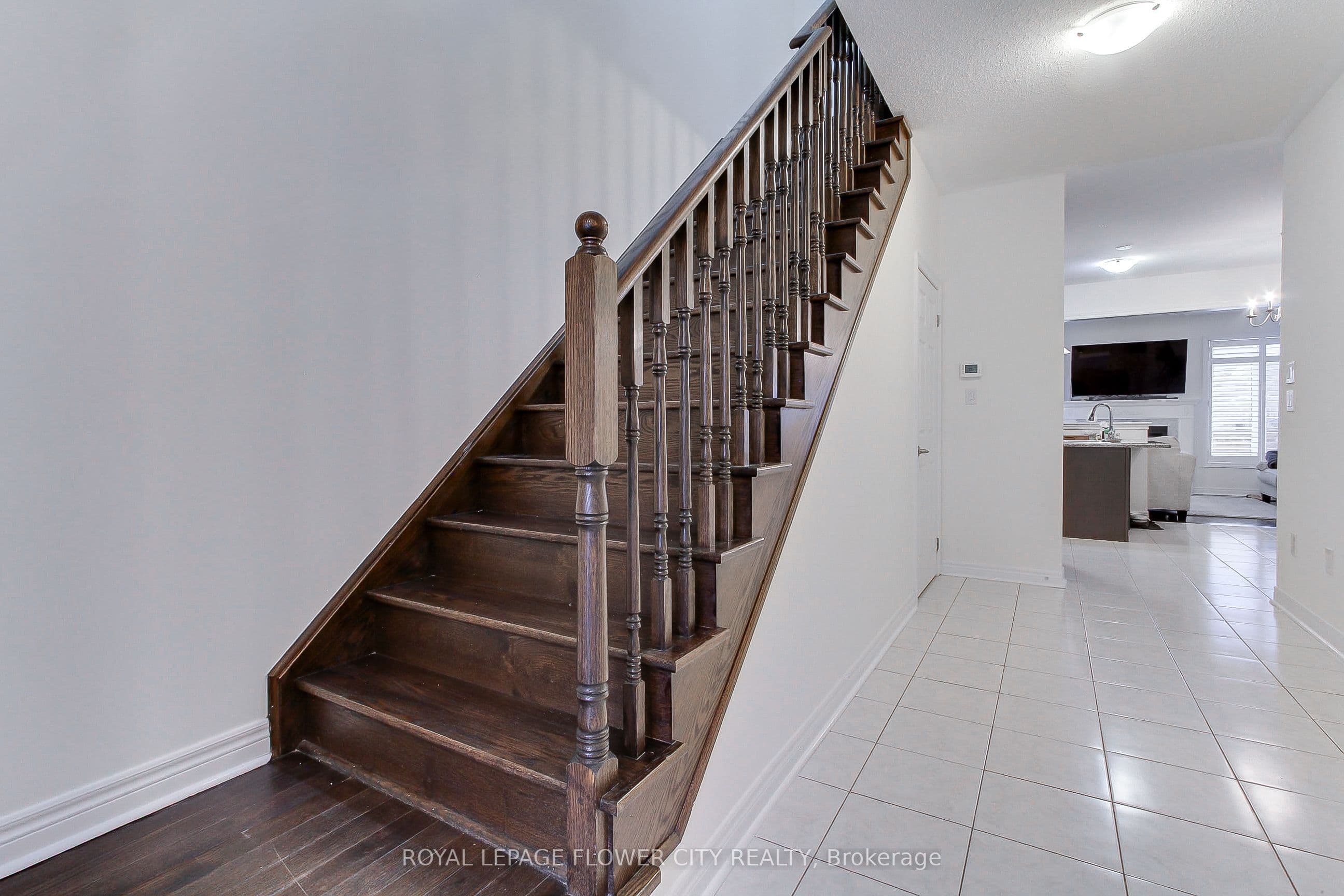 101 Huguenot Road, Oakville, ON L6H 0M3