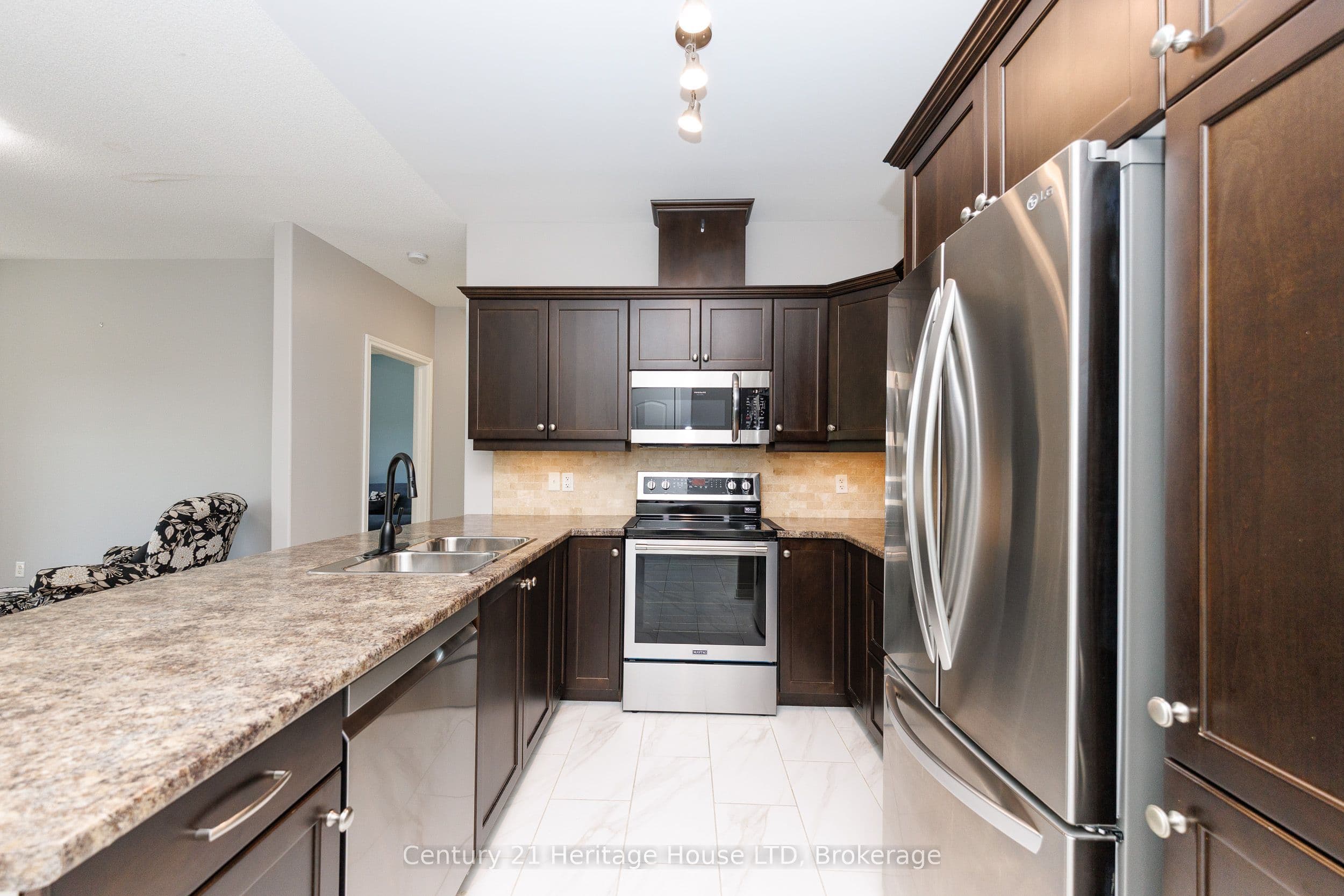 2799 St. Paul Avenue 311, Niagara Falls, ON L2J 2L3