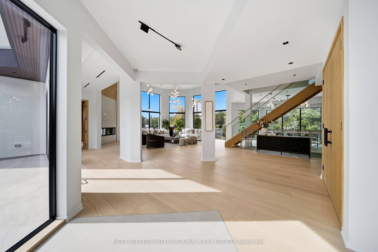2 Champlain Crescent, King, ON L7B 1K1