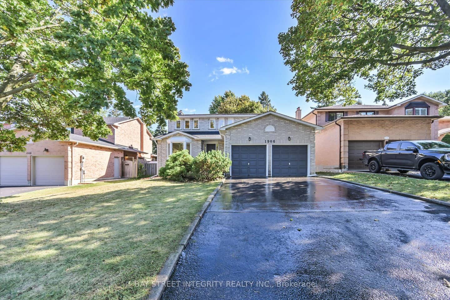 1906 Stoneybrook Court, Mississauga, ON L5L 3W2