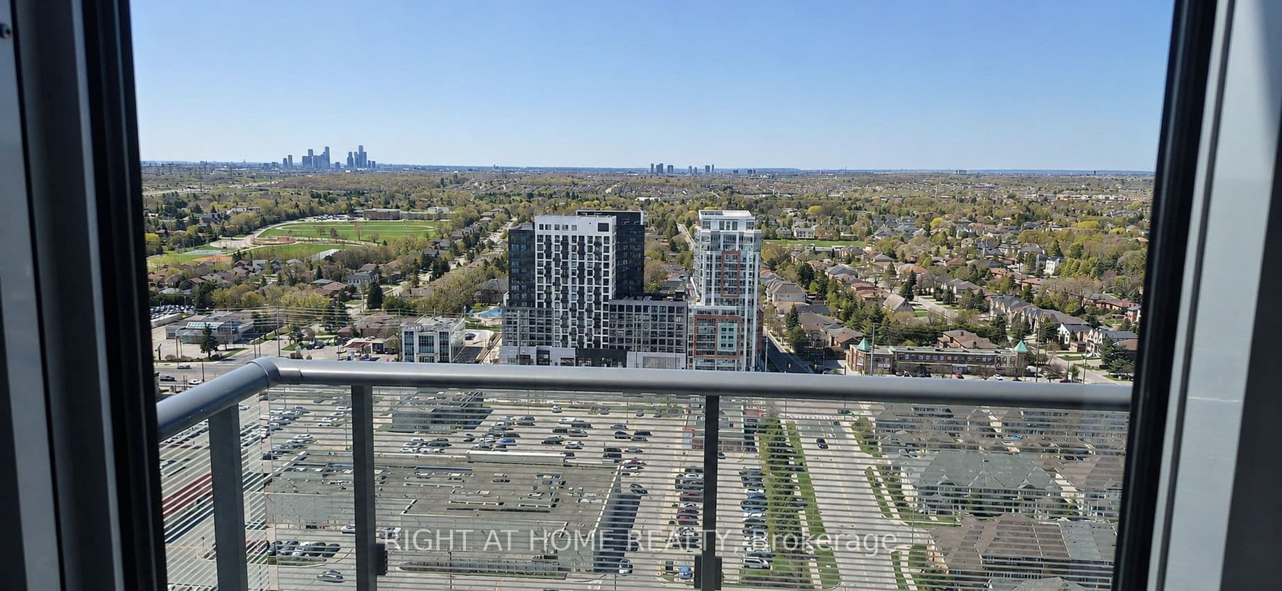 95 Oneida Crescent Ph12, Richmond Hill, ON L4B 0H5