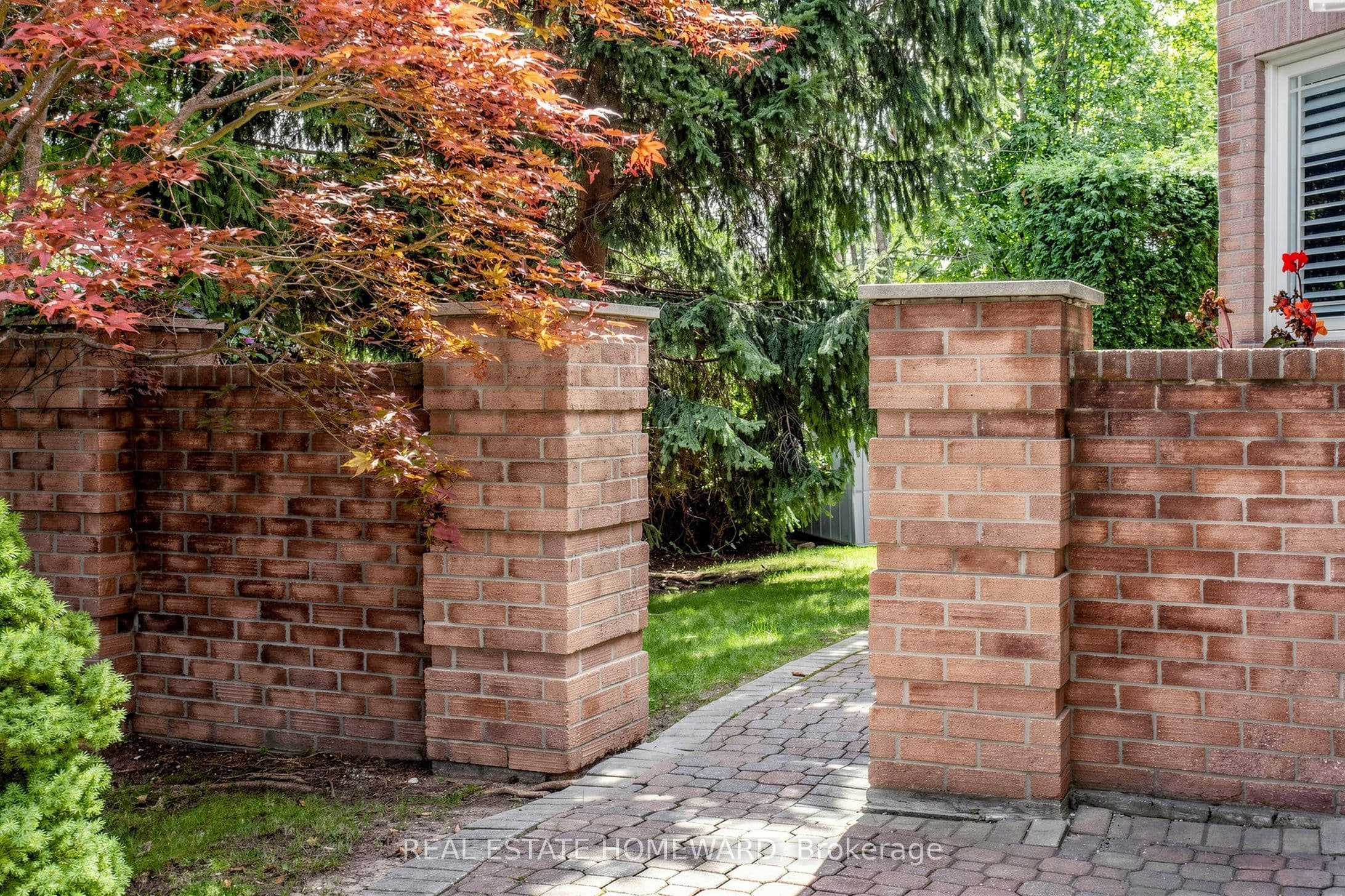 3 Green Acres Road, Vaughan, ON L4J 4R7