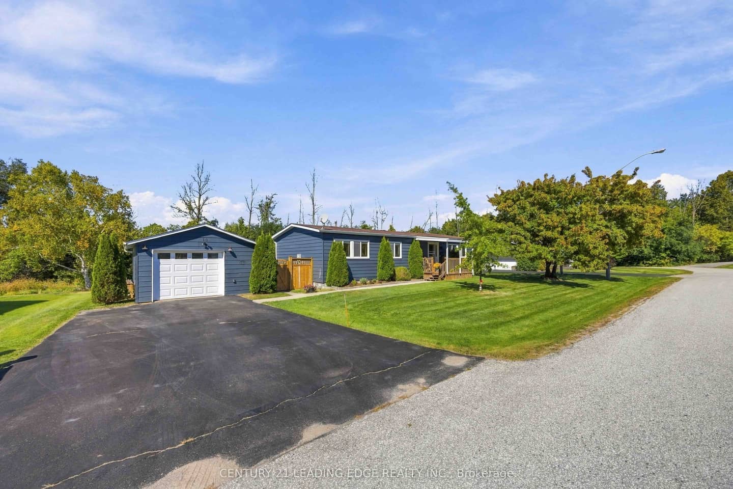 10 Hummingbird Circle, Georgina, ON L0E 1R0