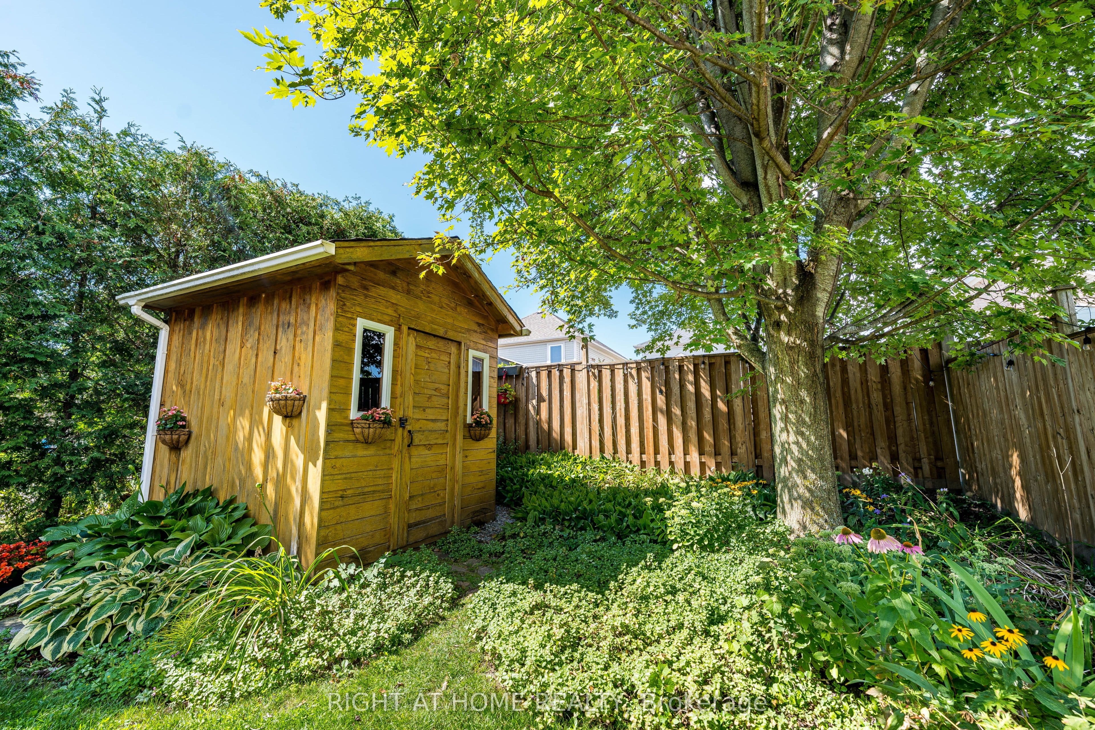 1352 Wadebridge Crescent, Oshawa, ON L1K 3B2